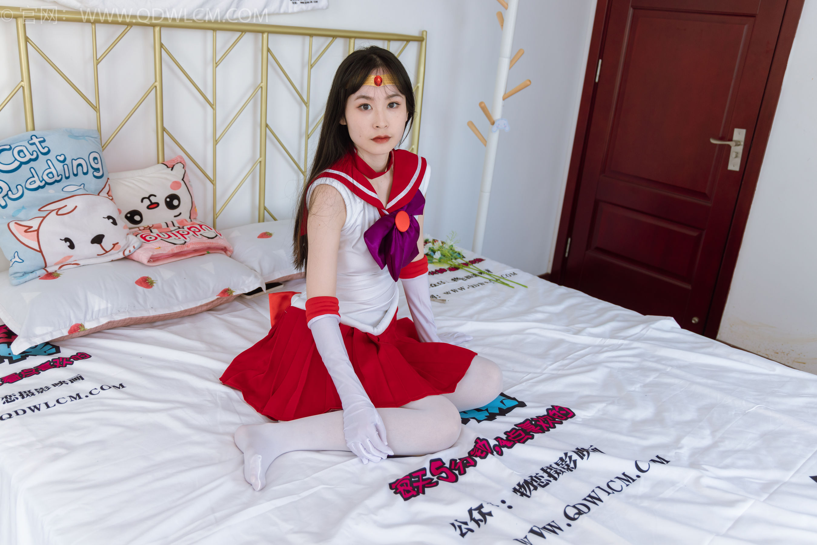 物恋传媒 No.2373 兮兮 - cos制服、高跟鞋、厚白丝/(150P)