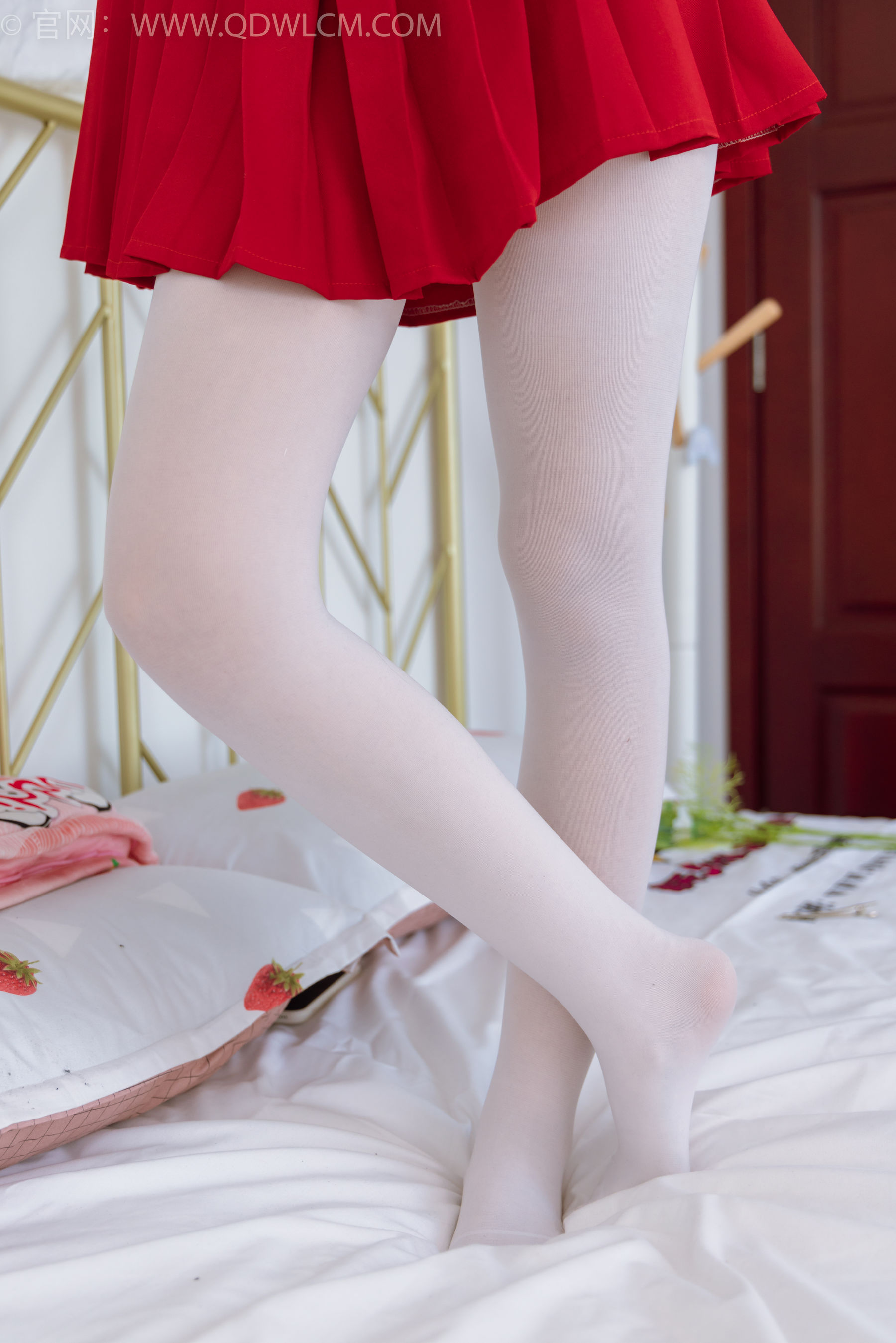 物恋传媒 No.2373 兮兮 - cos制服、高跟鞋、厚白丝/(150P)