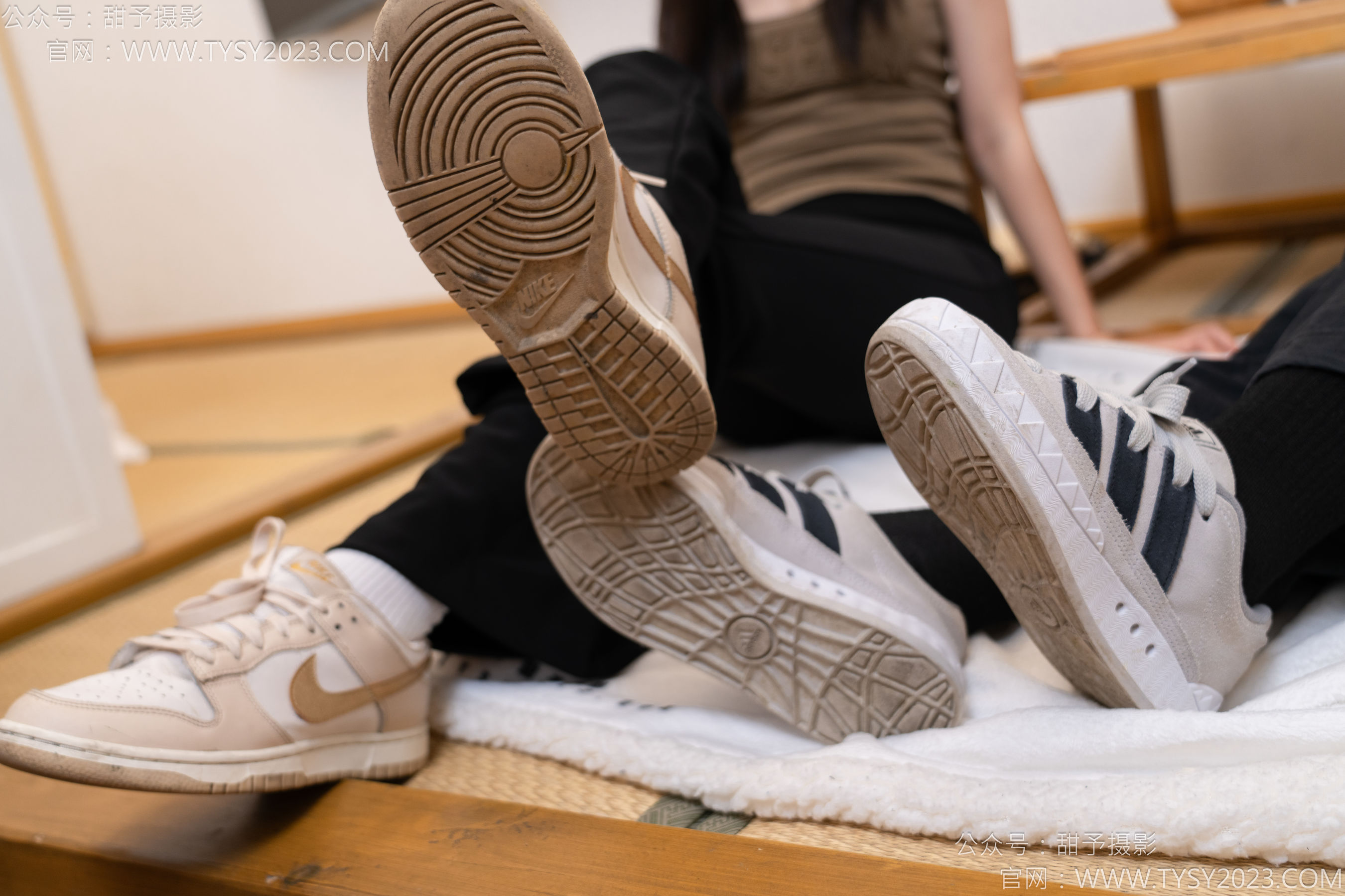 甜予摄影 No.145 思思&小云 - 板鞋、白棉袜、薄肉丝/(145P)