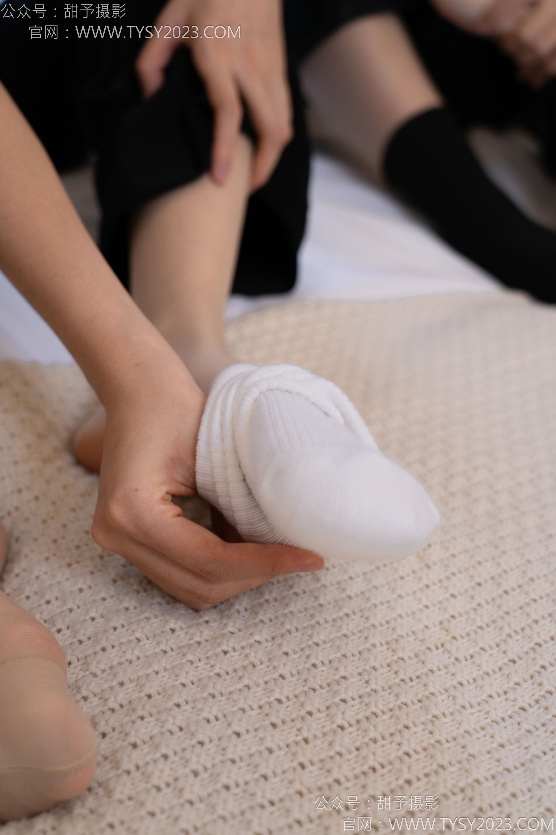 甜予摄影 No.145 思思&小云 - 板鞋、白棉袜、薄肉丝/(145P)