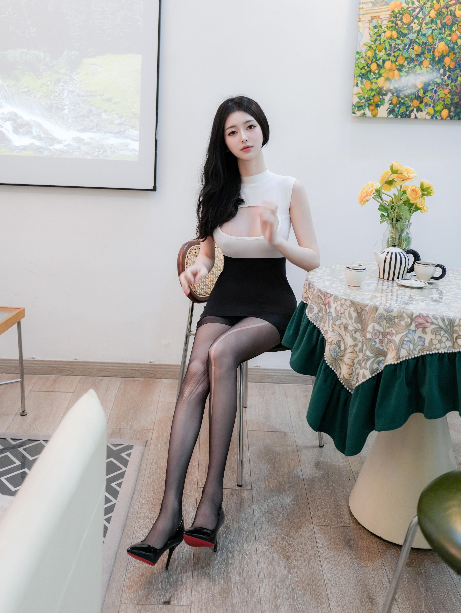 白小蝶 - 紧身裙下的黑丝/(79P)