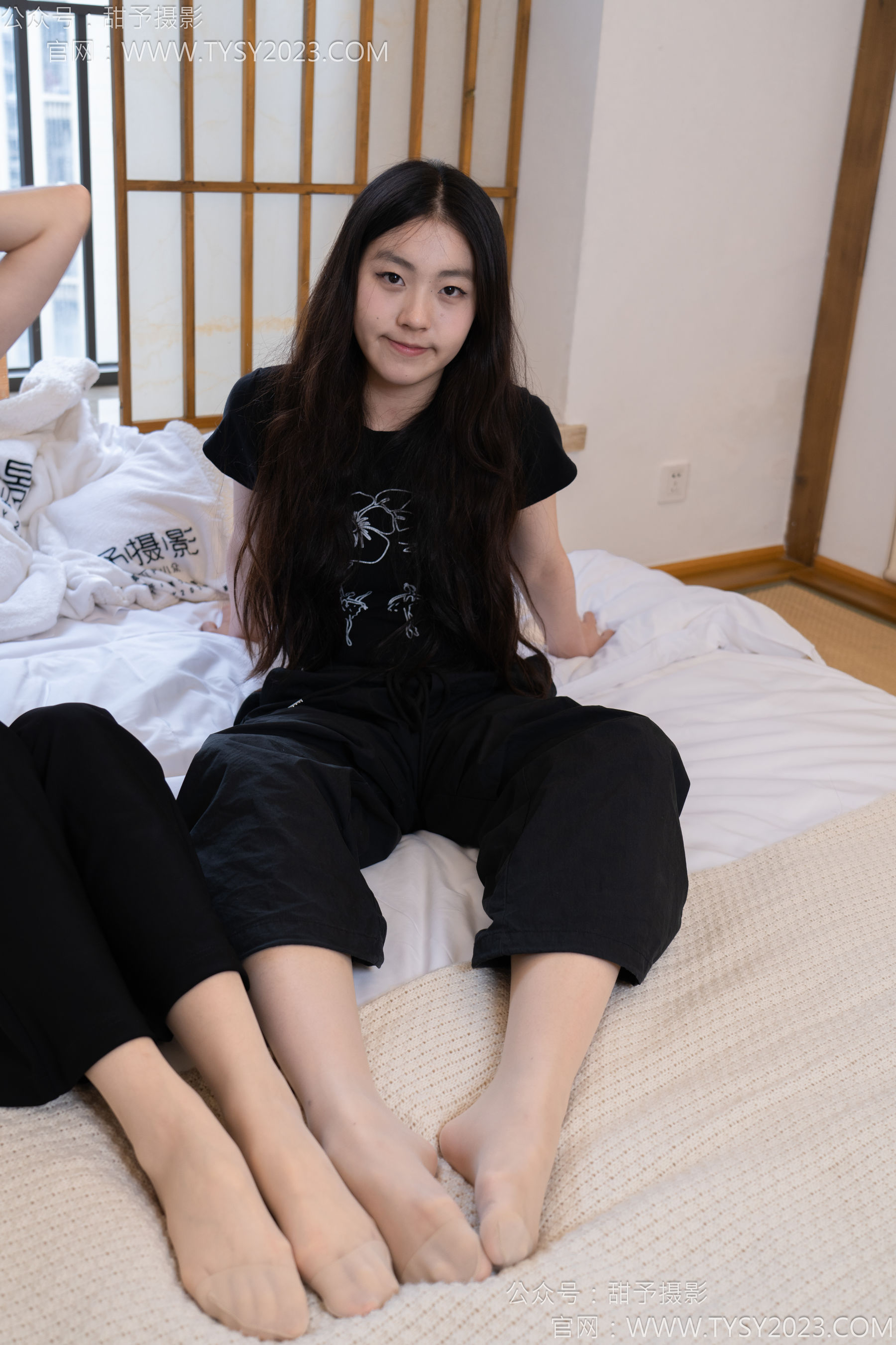 甜予摄影 No.145 思思&小云 - 板鞋、白棉袜、薄肉丝/(145P)