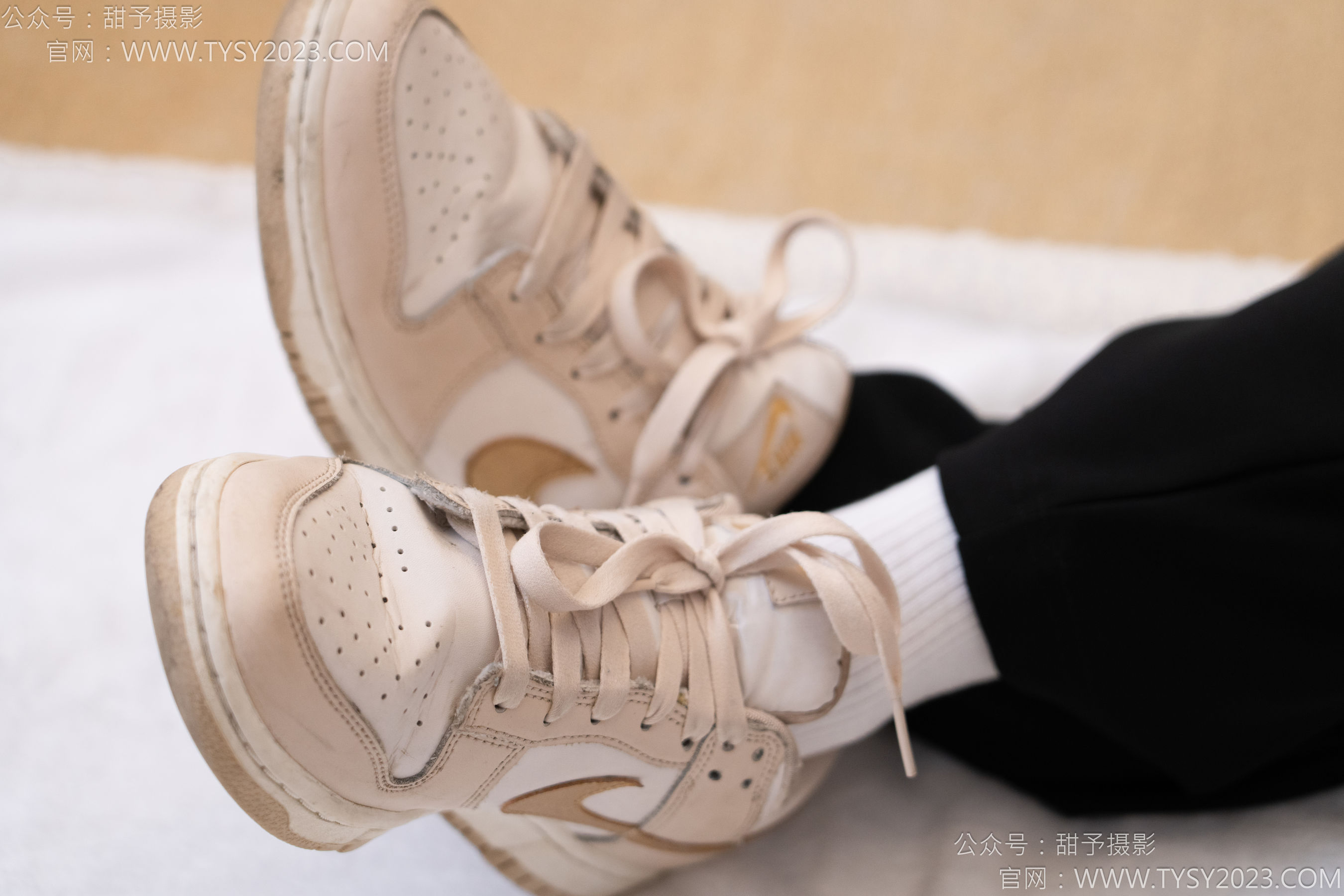 甜予摄影 No.145 思思&小云 - 板鞋、白棉袜、薄肉丝/(145P)