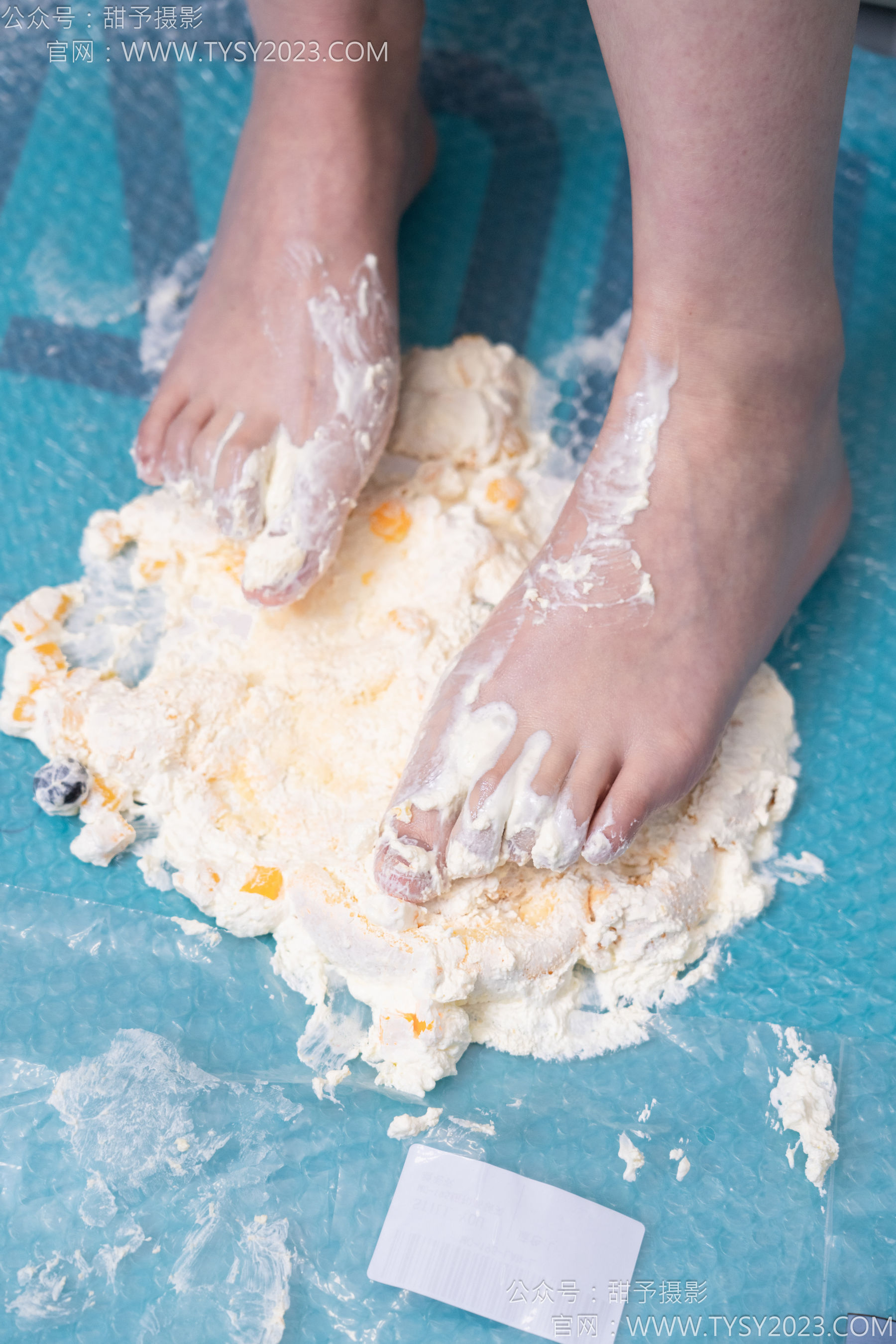 甜予摄影 No.143 璇璇 - 高跟鞋、裸足、泡脚涂抹婴儿油以及踩蛋糕剧情/(168P)