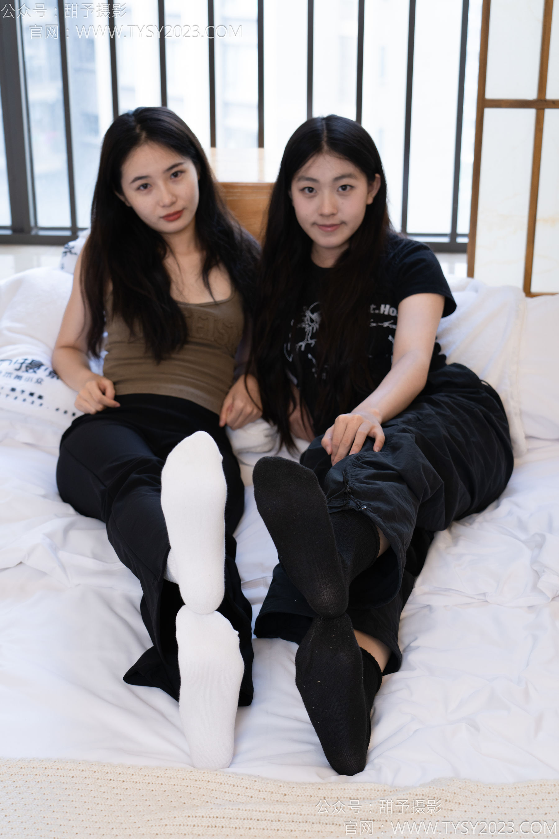 甜予摄影 No.145 思思&小云 - 板鞋、白棉袜、薄肉丝/(145P)