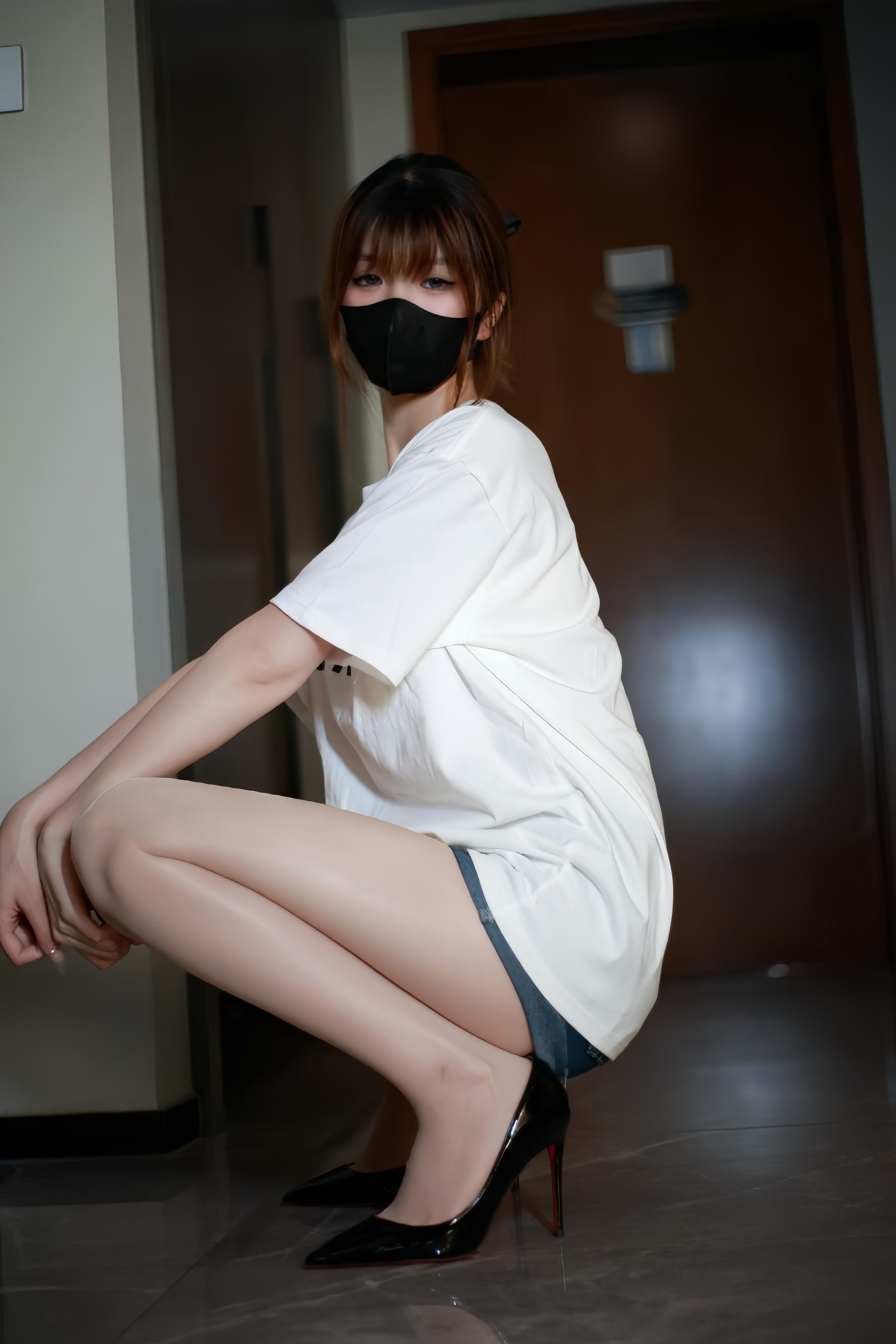 白龙猫女 - 公寓里的肉丝/(29P)