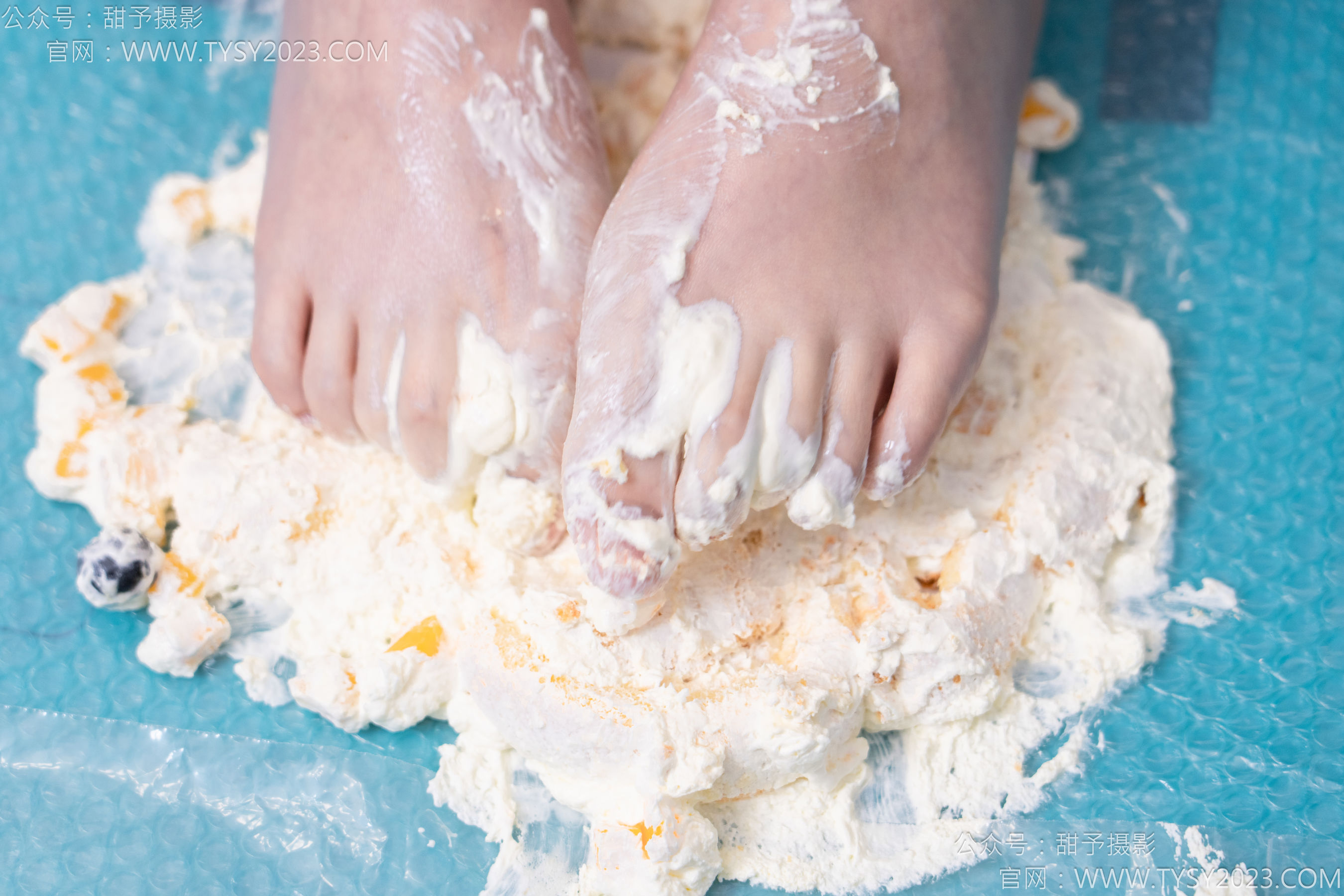 甜予摄影 No.143 璇璇 - 高跟鞋、裸足、泡脚涂抹婴儿油以及踩蛋糕剧情/(168P)