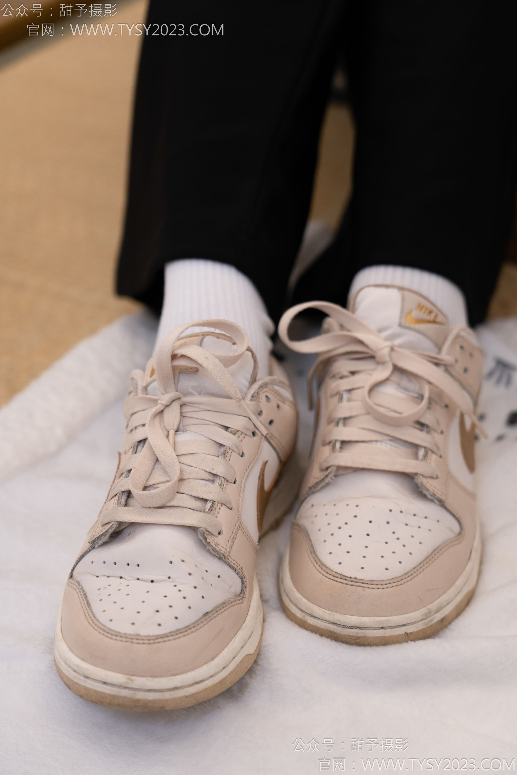 甜予摄影 No.145 思思&小云 - 板鞋、白棉袜、薄肉丝/(145P)