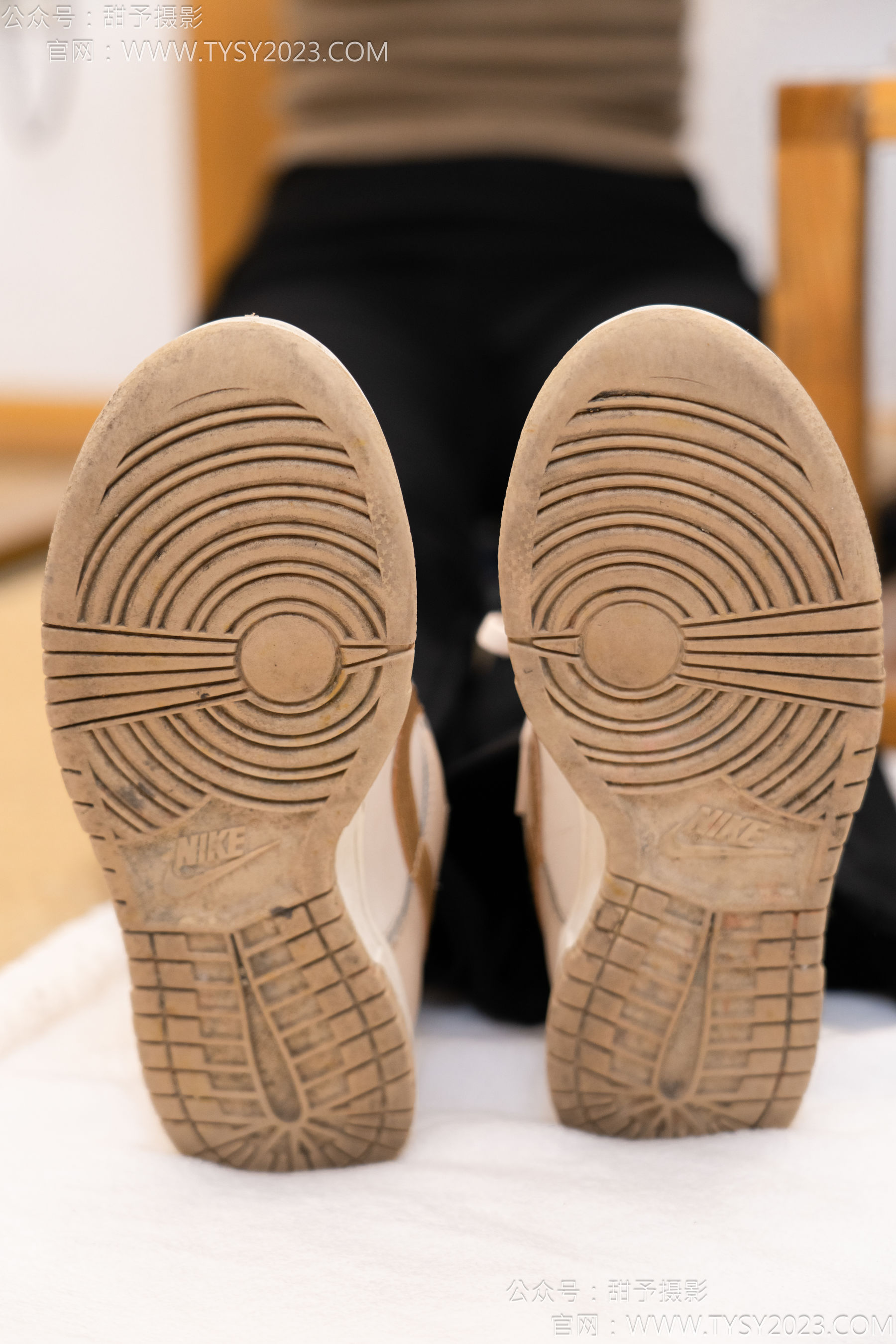 甜予摄影 No.145 思思&小云 - 板鞋、白棉袜、薄肉丝/(145P)