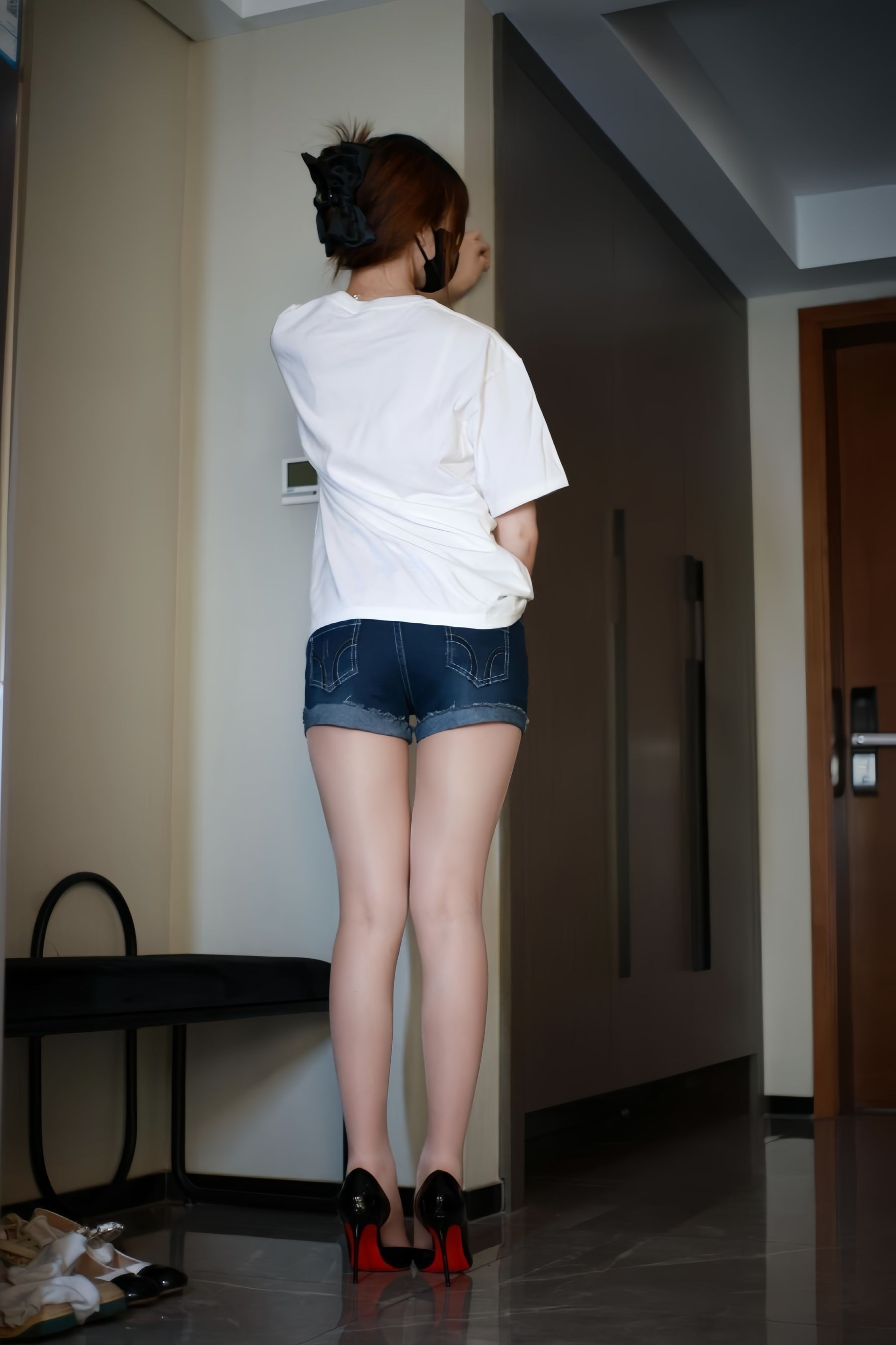 白龙猫女 - 公寓里的肉丝/(29P)