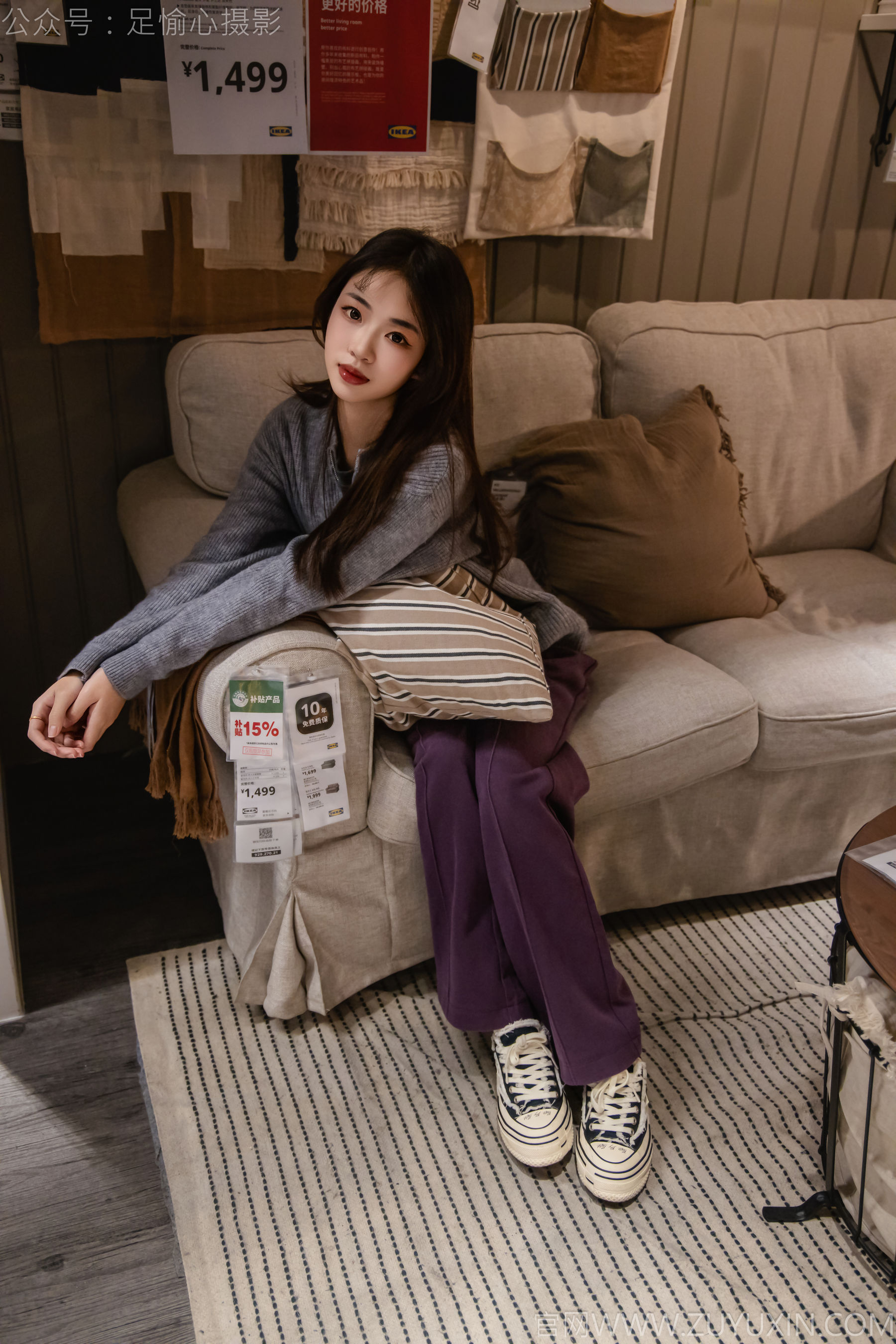 足愉心 No.016 软软 （搭配：灰色线套、紫色长裤、帆布鞋、卡通棉袜、裸足）/(110P)