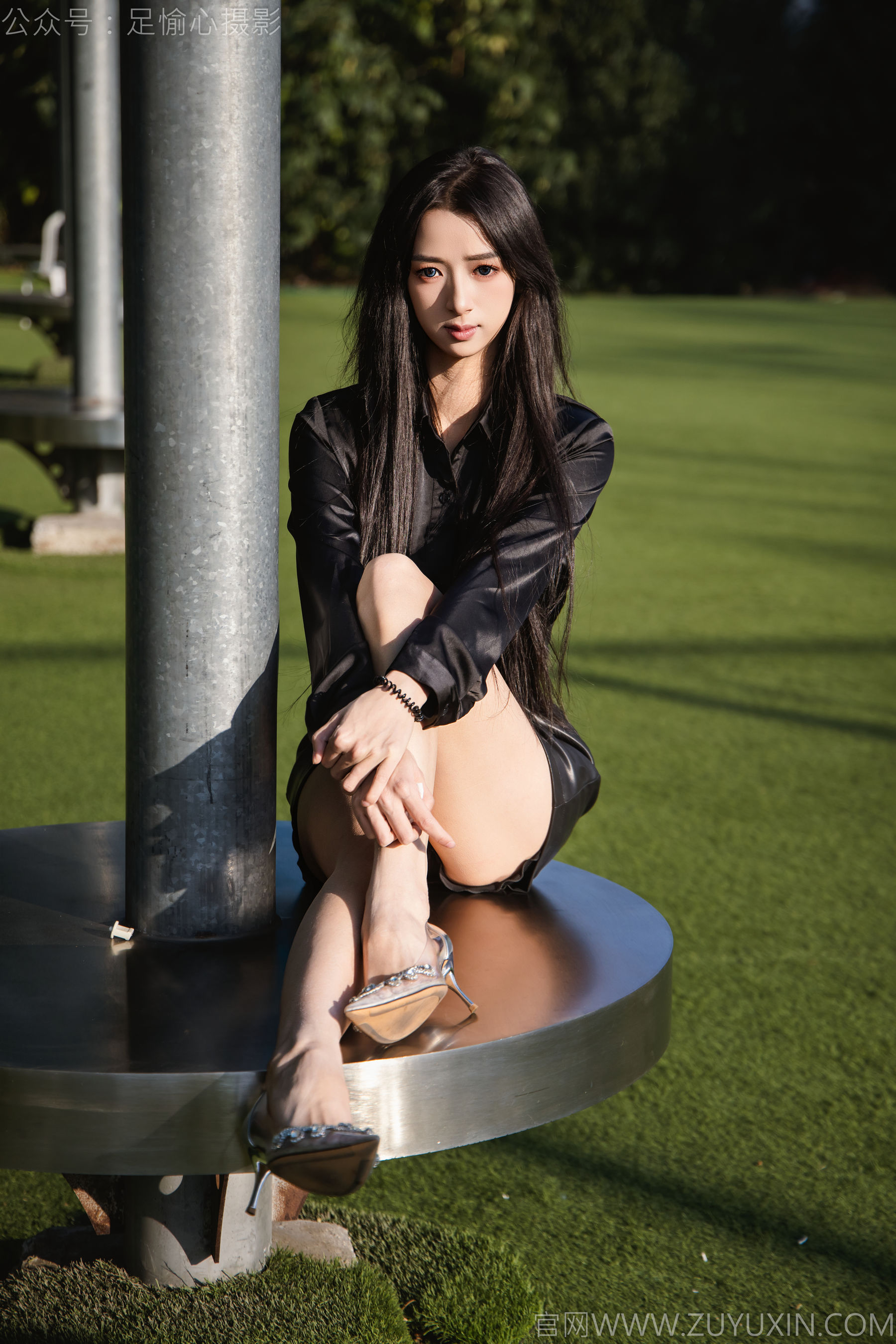 足愉心 No.020 云悦 （搭配：黑色衬衫、皮裙、高跟鞋、裸足）/(120P)