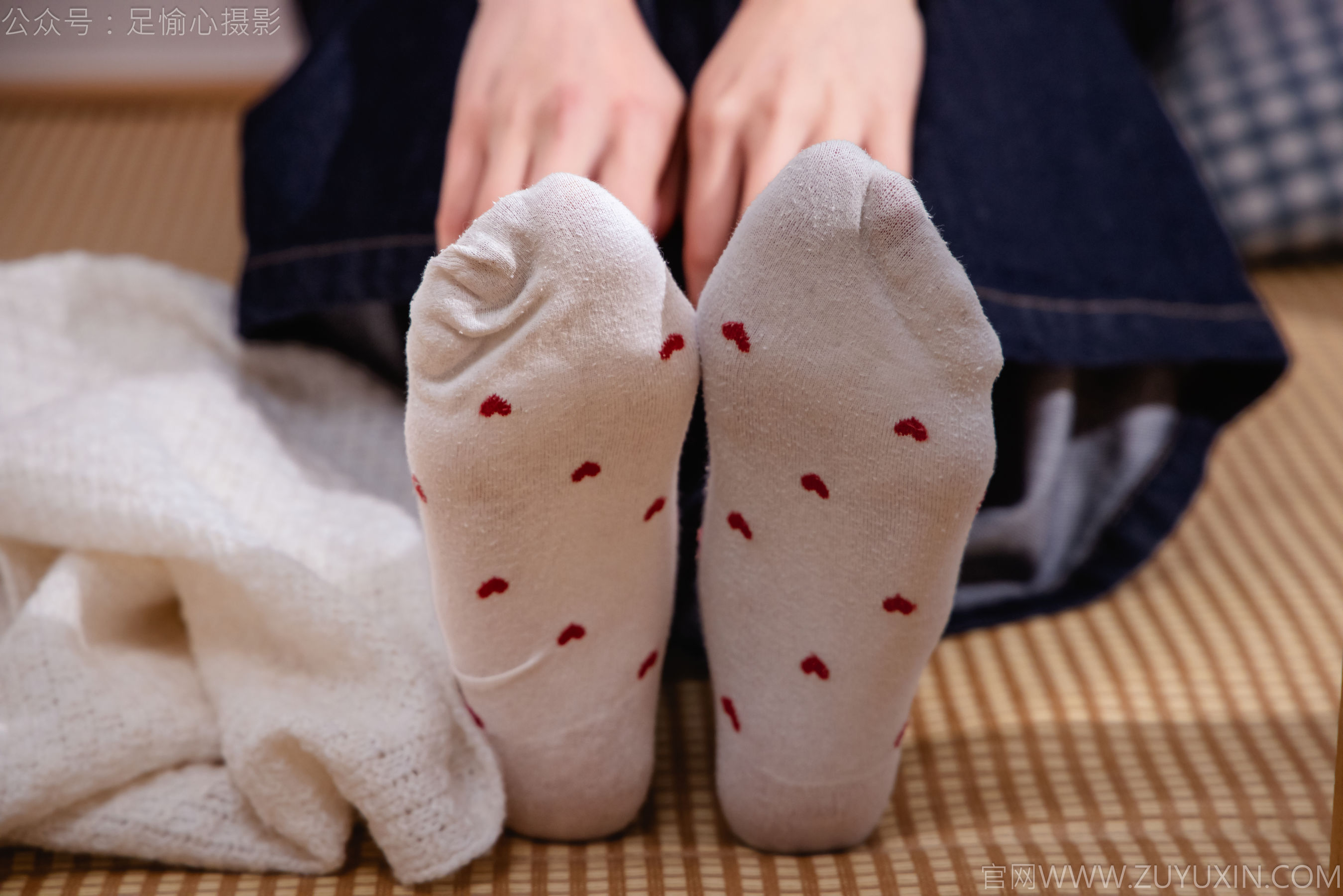 足愉心 No.018 奶芙 （搭配：粉色T恤、牛仔长裤、运动鞋、白色棉袜、裸足）/(110P)