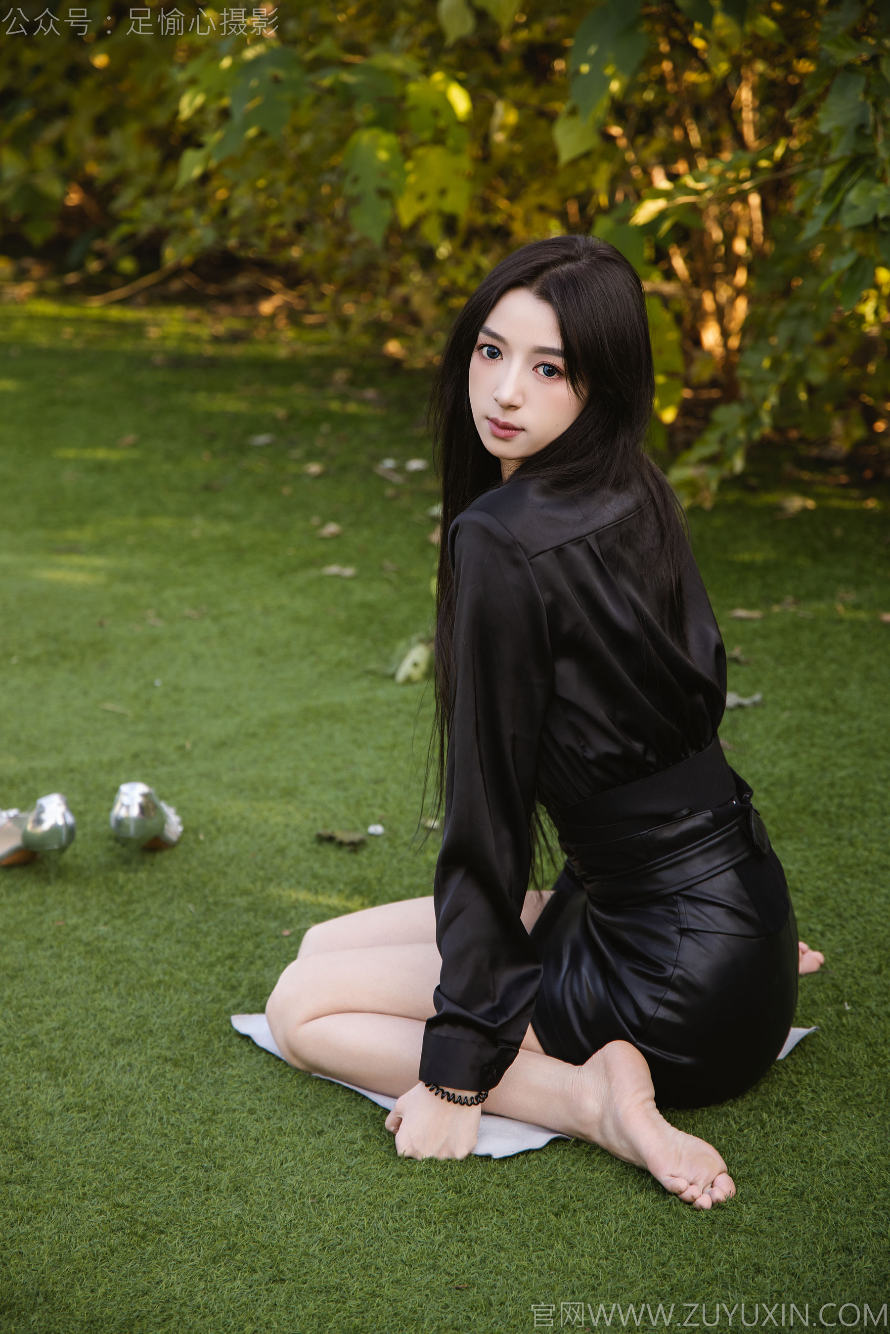 足愉心 No.020 云悦 （搭配：黑色衬衫、皮裙、高跟鞋、裸足）/(120P)