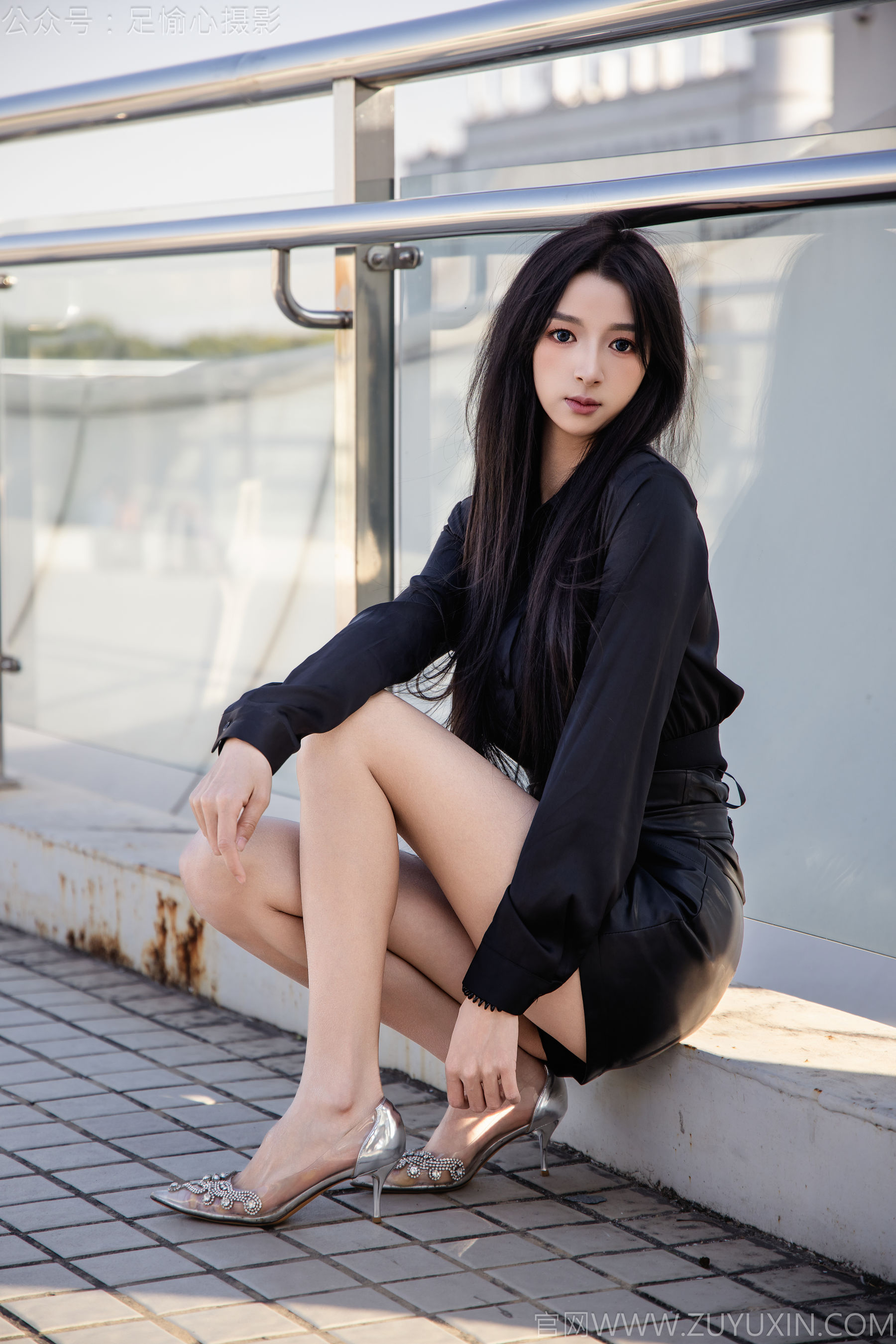 足愉心 No.020 云悦 （搭配：黑色衬衫、皮裙、高跟鞋、裸足）/(120P)