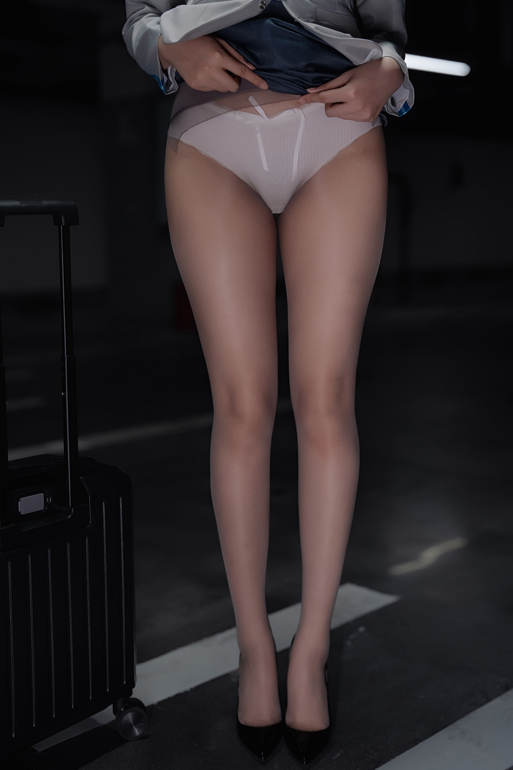 轩萧学姐 - 空姐车库/(28P)