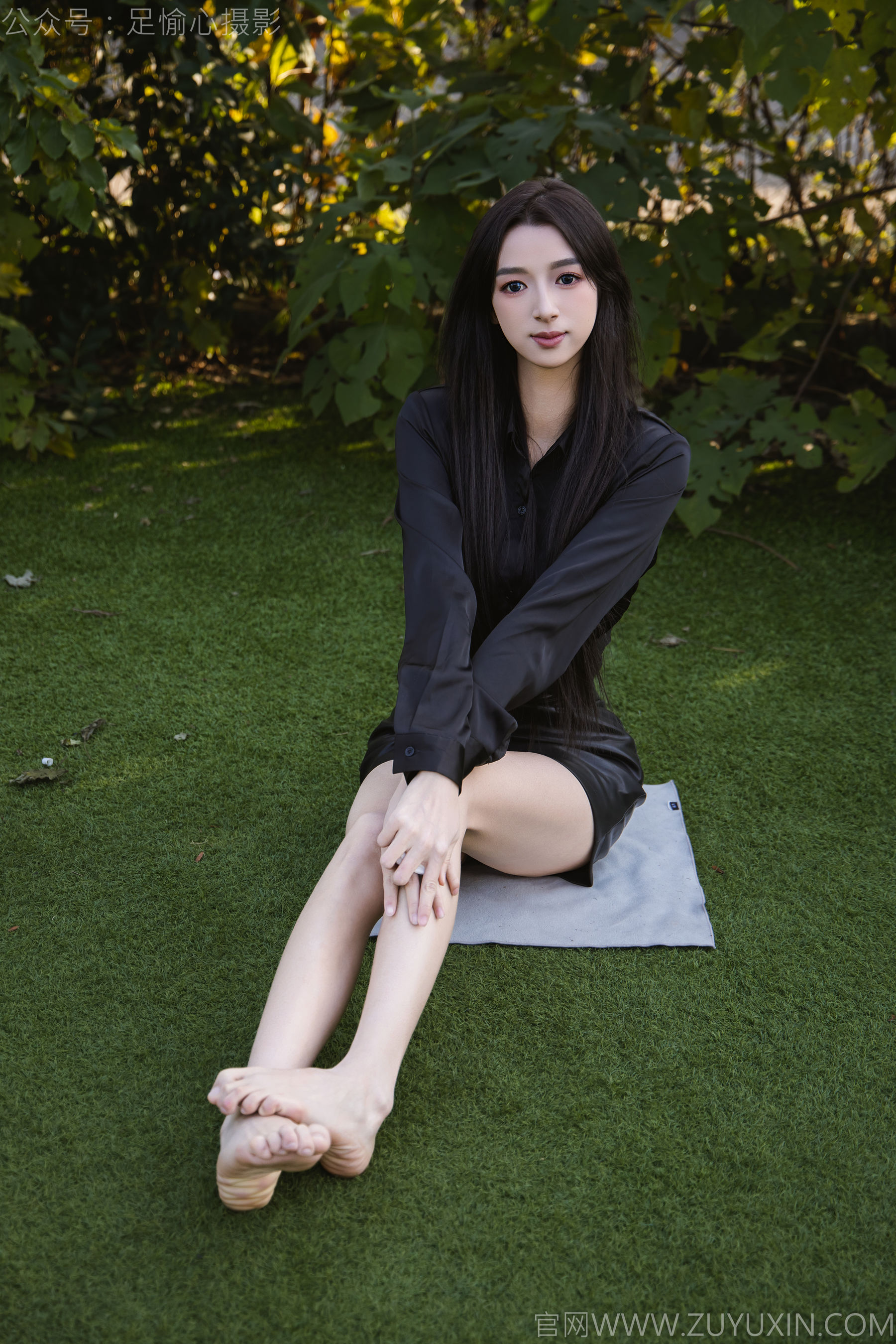 足愉心 No.020 云悦 （搭配：黑色衬衫、皮裙、高跟鞋、裸足）/(120P)