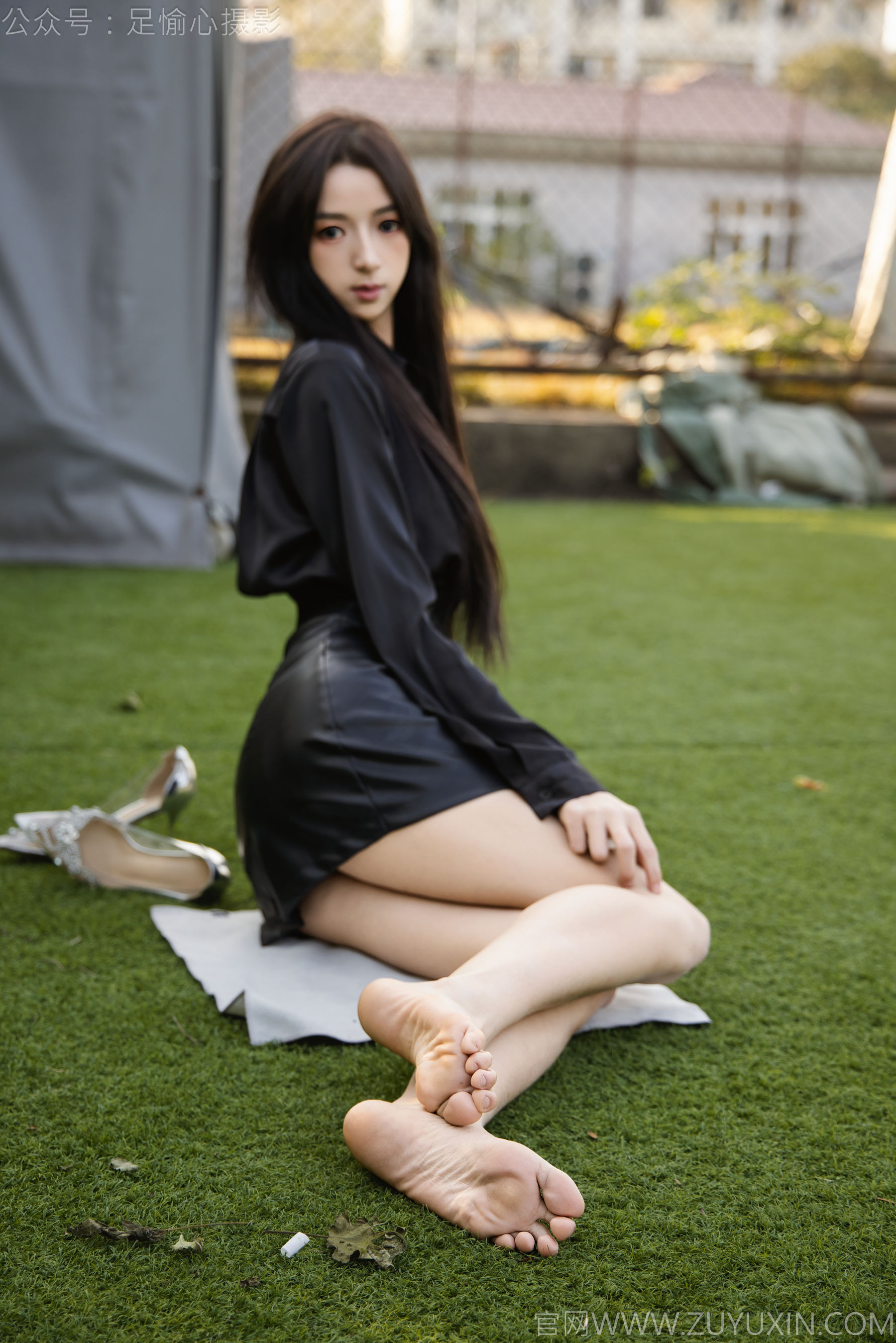 足愉心 No.020 云悦 （搭配：黑色衬衫、皮裙、高跟鞋、裸足）/(120P)