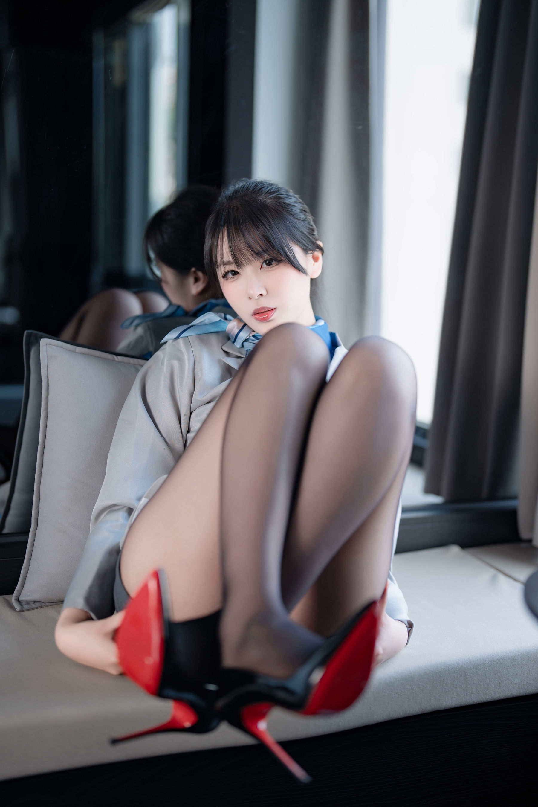 轩萧学姐 - 空姐室内黑丝/(75P)