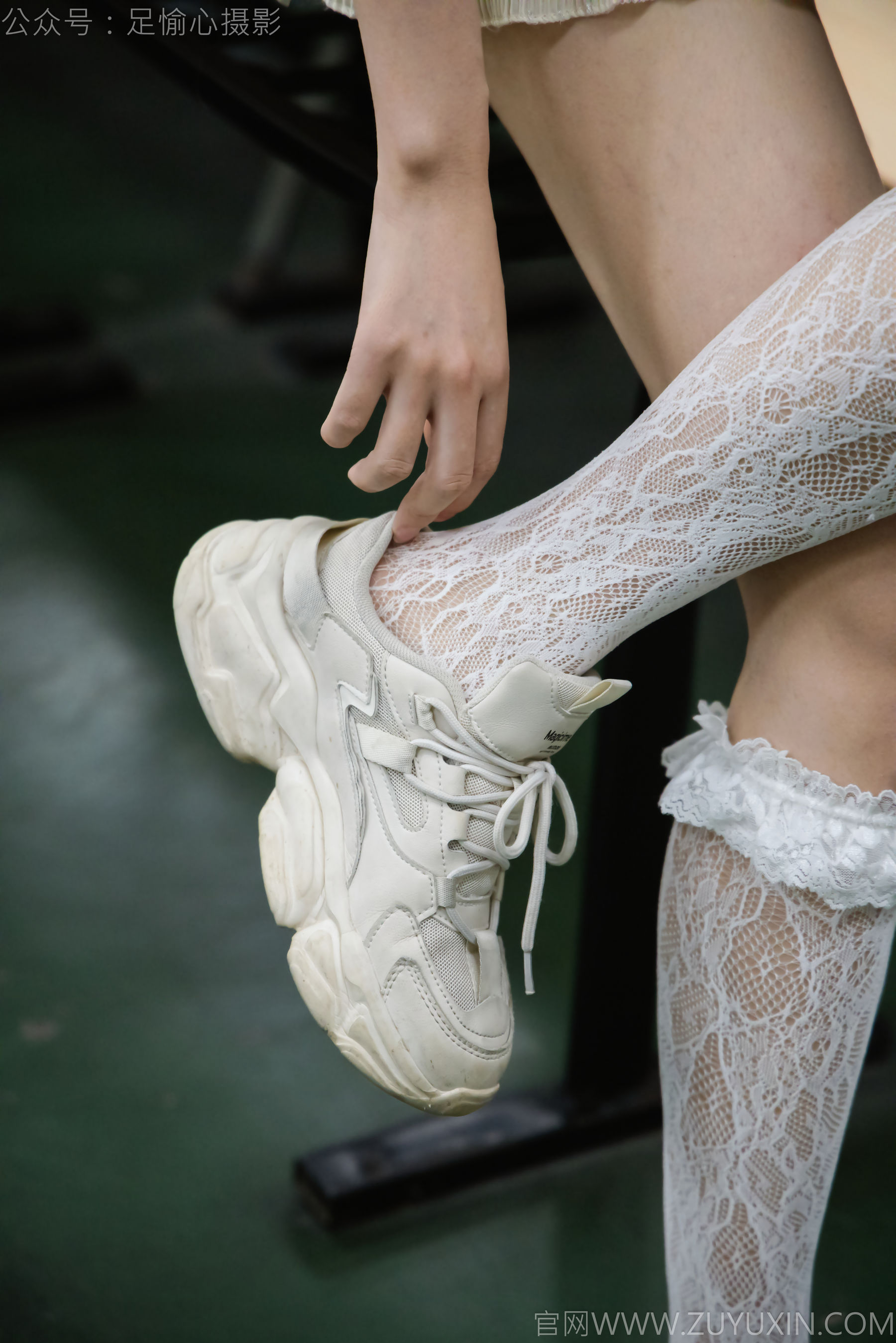 足愉心 No.17 南南 （搭配：针织长衣、白色吊带、运动鞋、白色丝袜、裸足）/(110P)