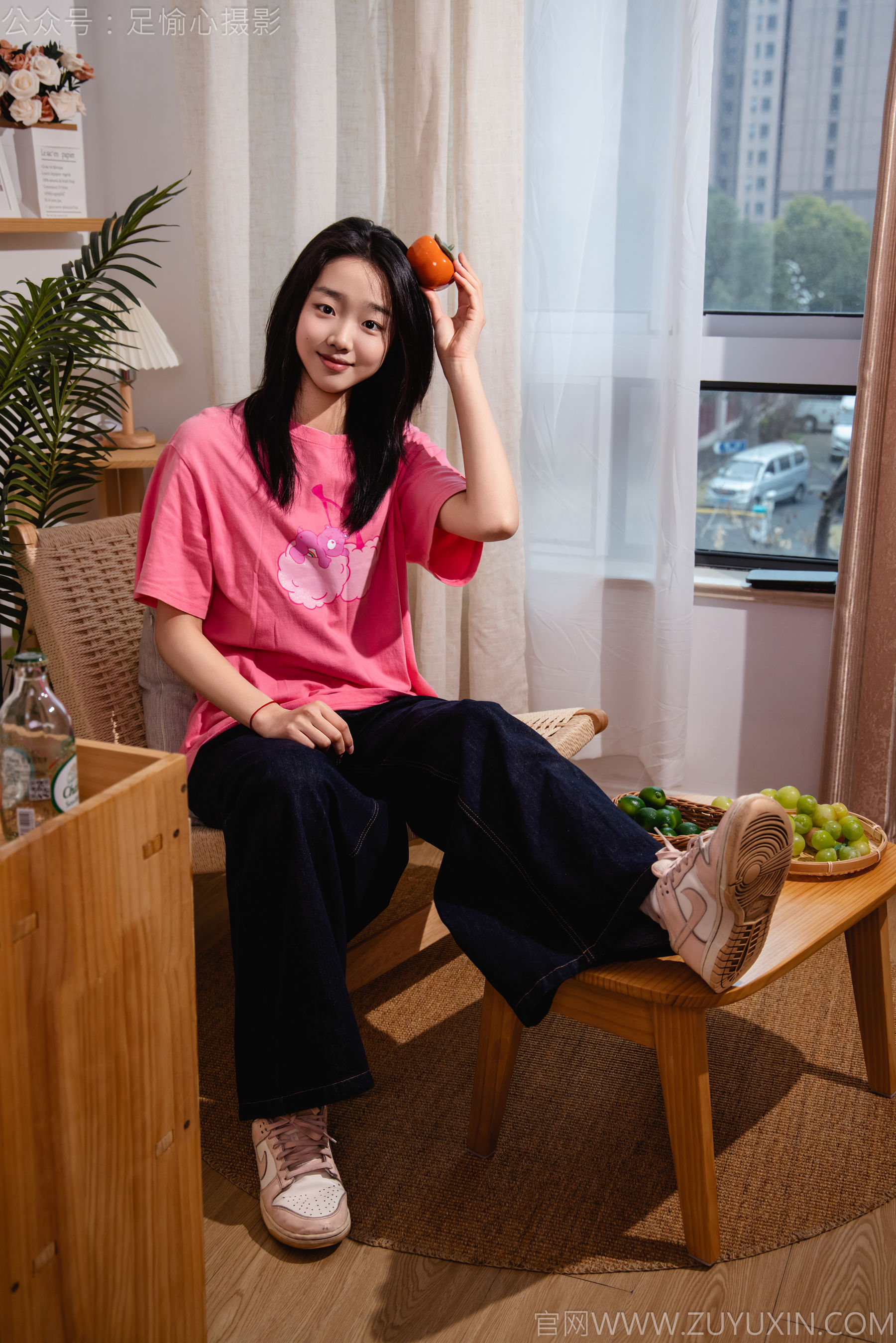 足愉心 No.018 奶芙 （搭配：粉色T恤、牛仔长裤、运动鞋、白色棉袜、裸足）/(110P)