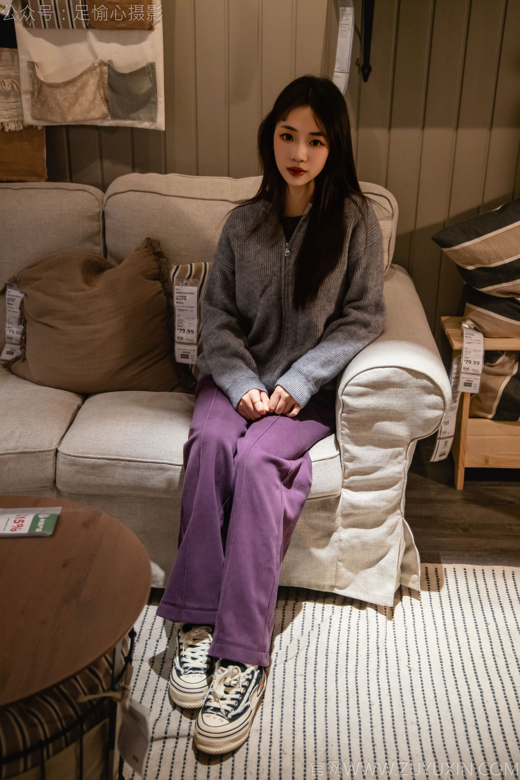 足愉心 No.016 软软 （搭配：灰色线套、紫色长裤、帆布鞋、卡通棉袜、裸足）/(110P)