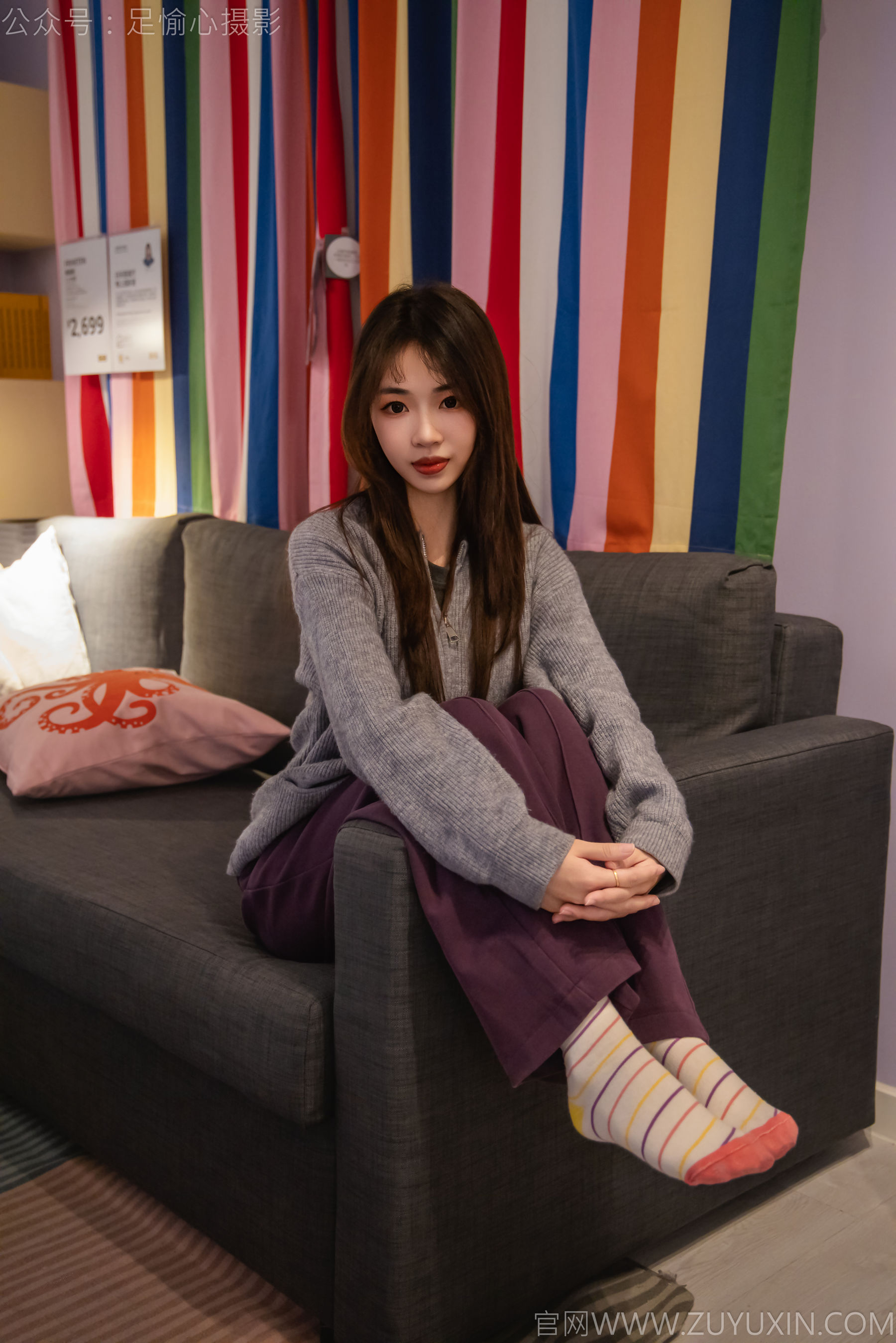 足愉心 No.016 软软 （搭配：灰色线套、紫色长裤、帆布鞋、卡通棉袜、裸足）/(110P)