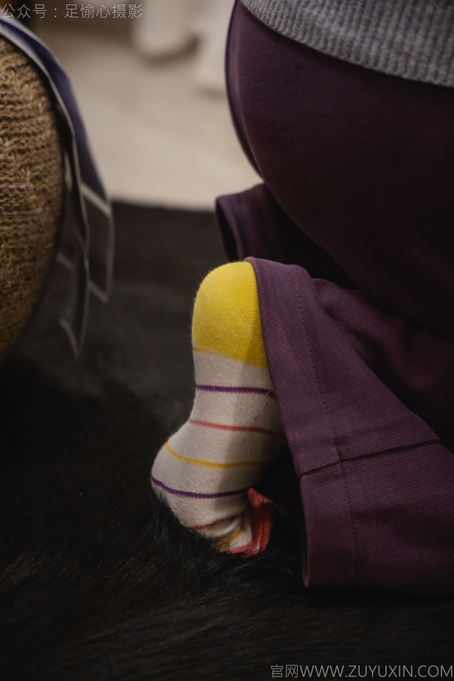 足愉心 No.016 软软 （搭配：灰色线套、紫色长裤、帆布鞋、卡通棉袜、裸足）/(110P)