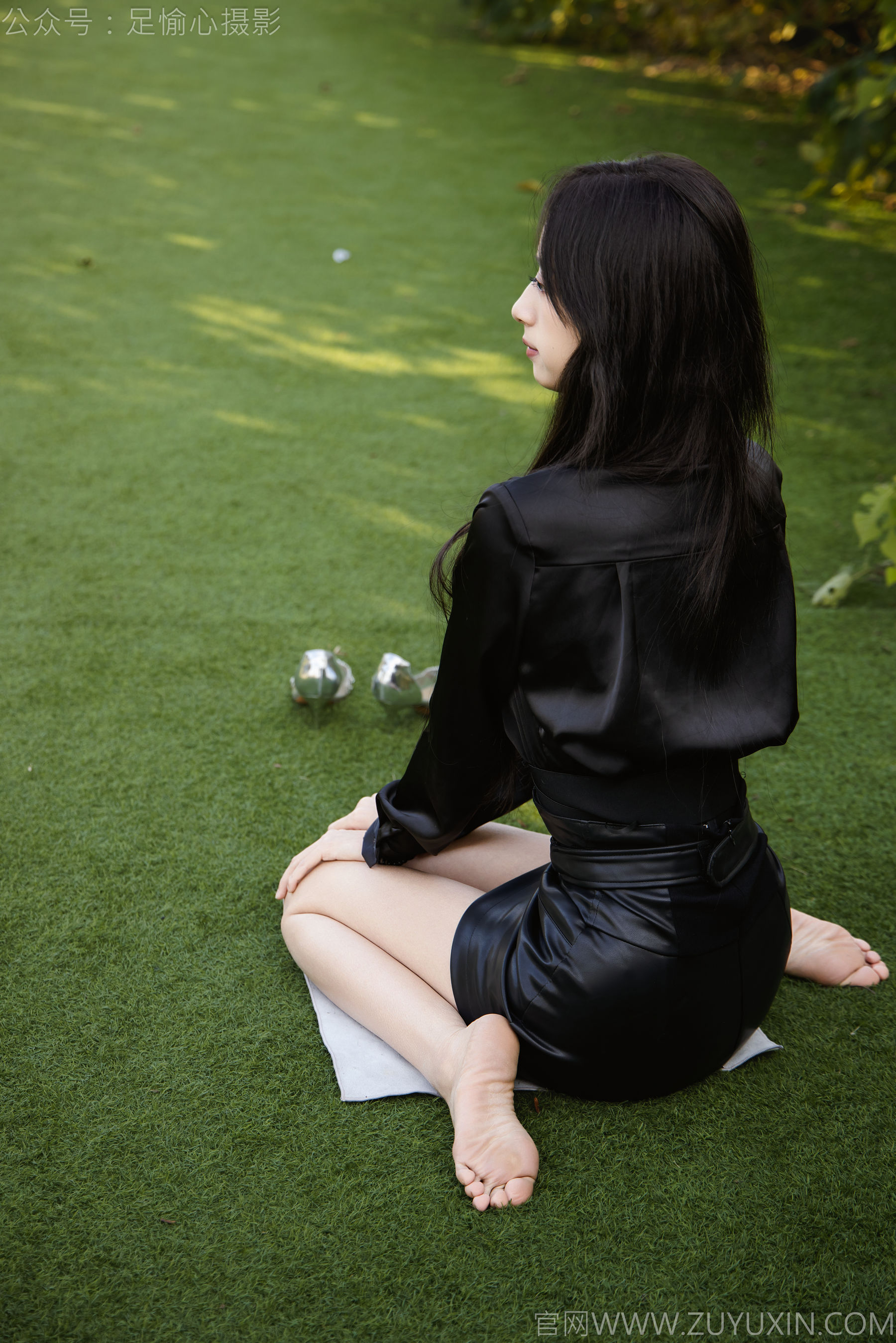 足愉心 No.020 云悦 （搭配：黑色衬衫、皮裙、高跟鞋、裸足）/(120P)