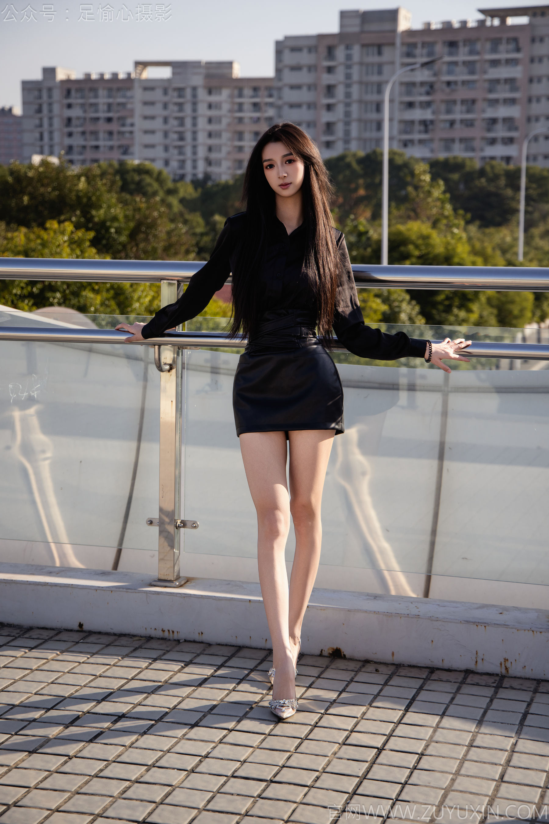 足愉心 No.020 云悦 （搭配：黑色衬衫、皮裙、高跟鞋、裸足）/(120P)