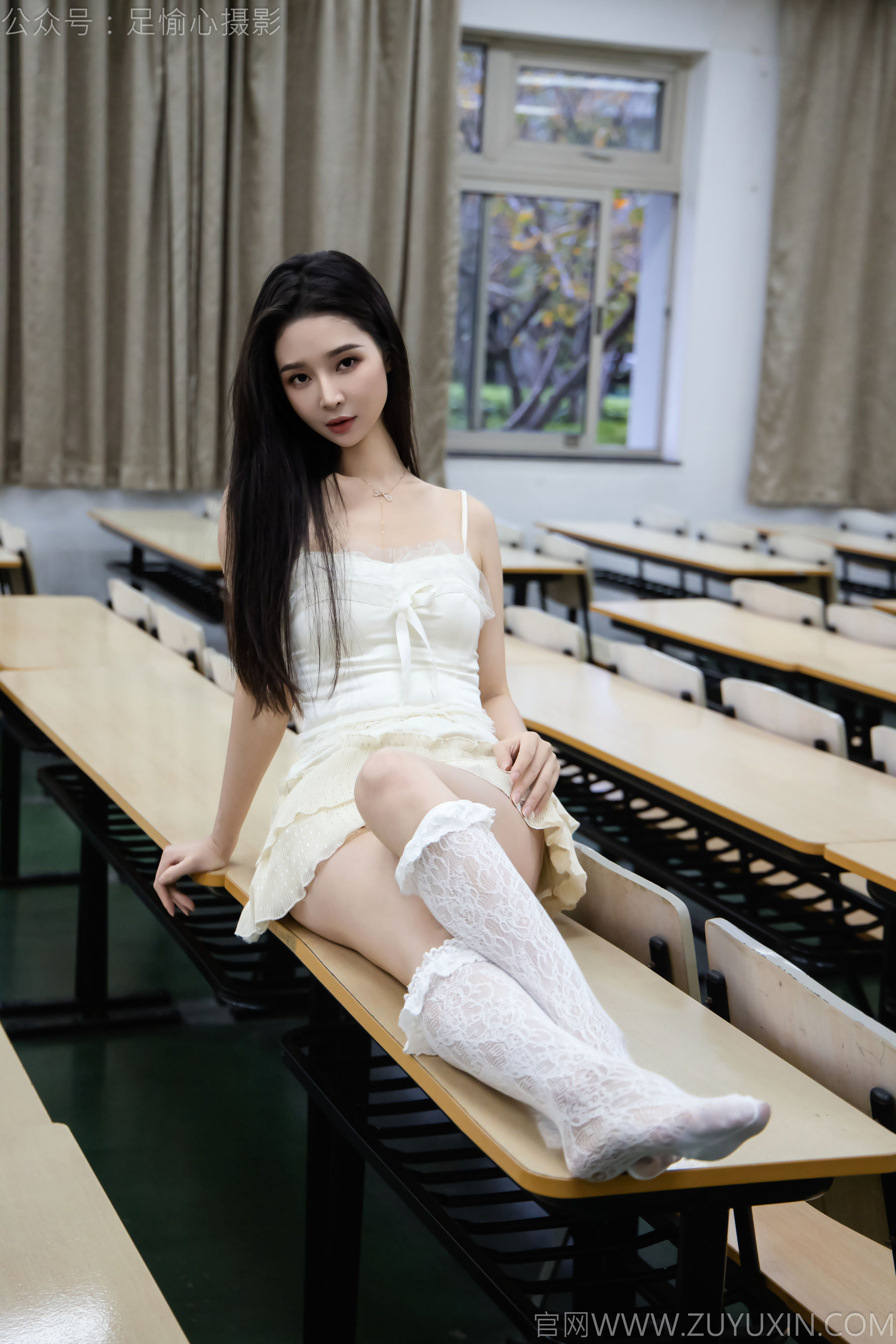 足愉心 No.17 南南 （搭配：针织长衣、白色吊带、运动鞋、白色丝袜、裸足）/(110P)