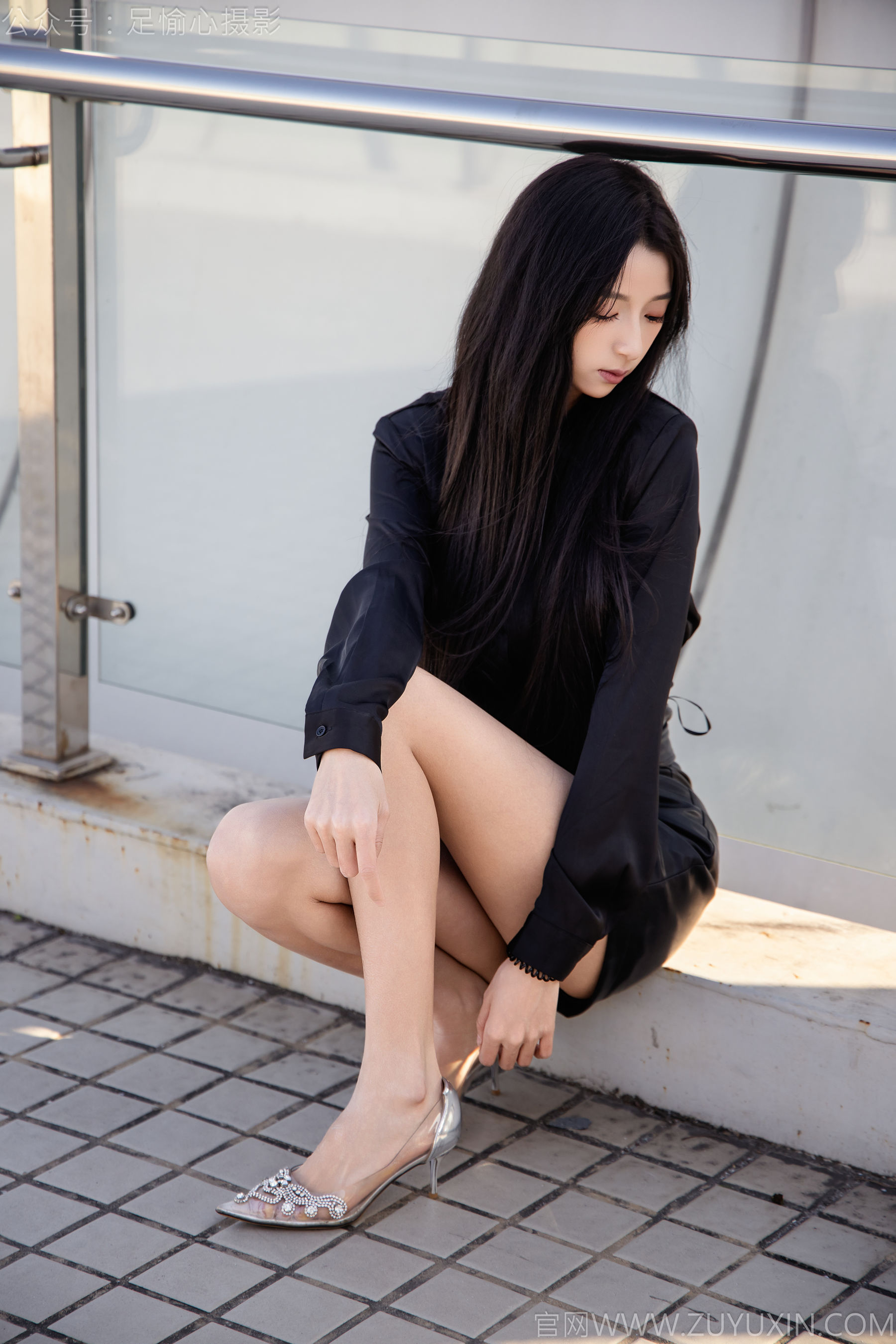 足愉心 No.020 云悦 （搭配：黑色衬衫、皮裙、高跟鞋、裸足）/(120P)