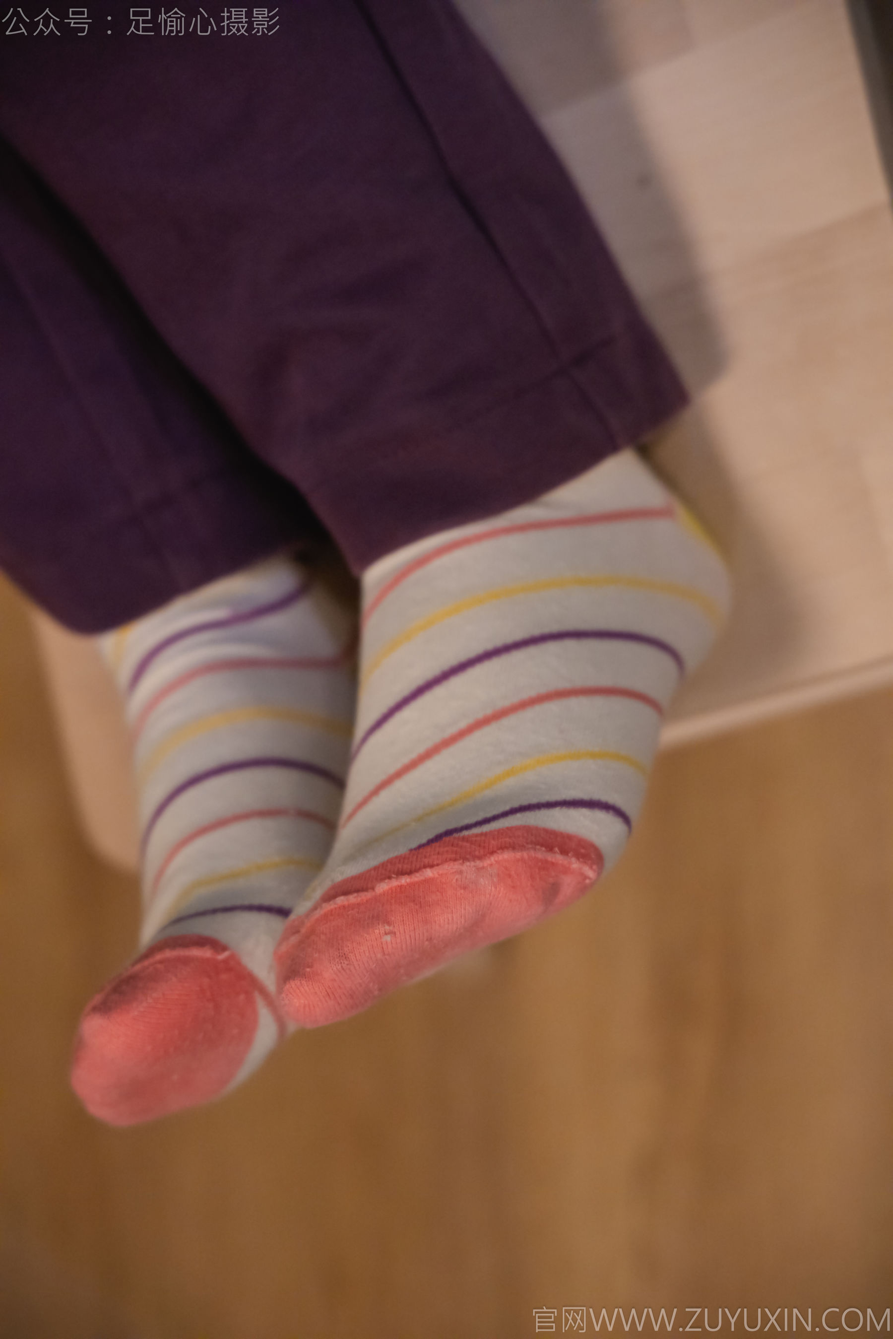 足愉心 No.016 软软 （搭配：灰色线套、紫色长裤、帆布鞋、卡通棉袜、裸足）/(110P)