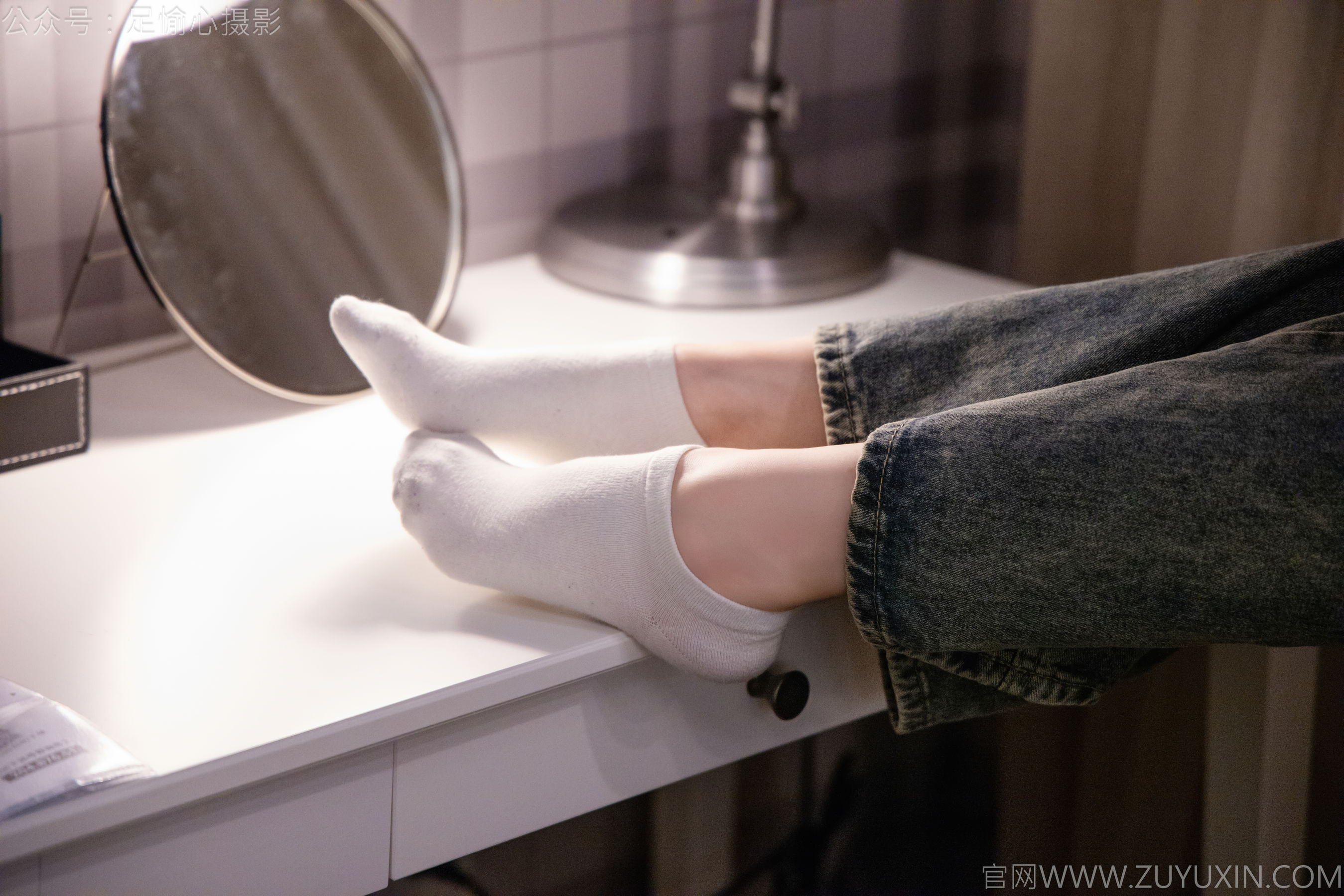 足愉心 No.021 心凌 （搭配：红色吊带、牛仔长裤、宽松板鞋、白色棉袜、裸足）/(125P)