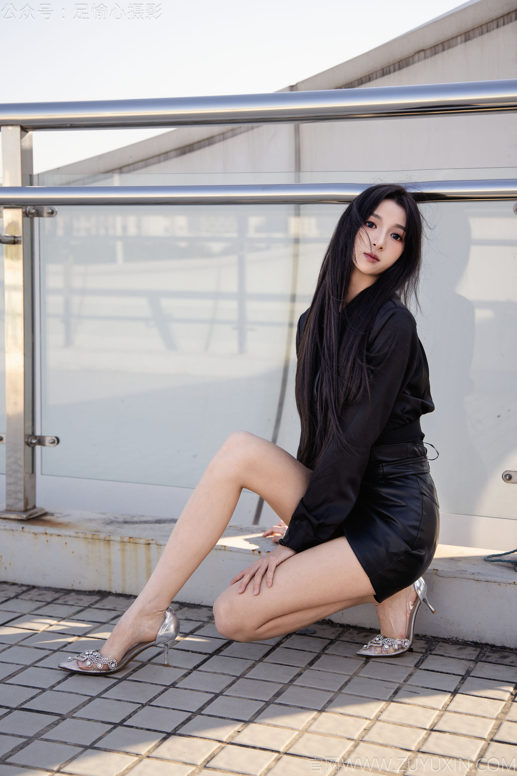 足愉心 No.020 云悦 （搭配：黑色衬衫、皮裙、高跟鞋、裸足）/(120P)