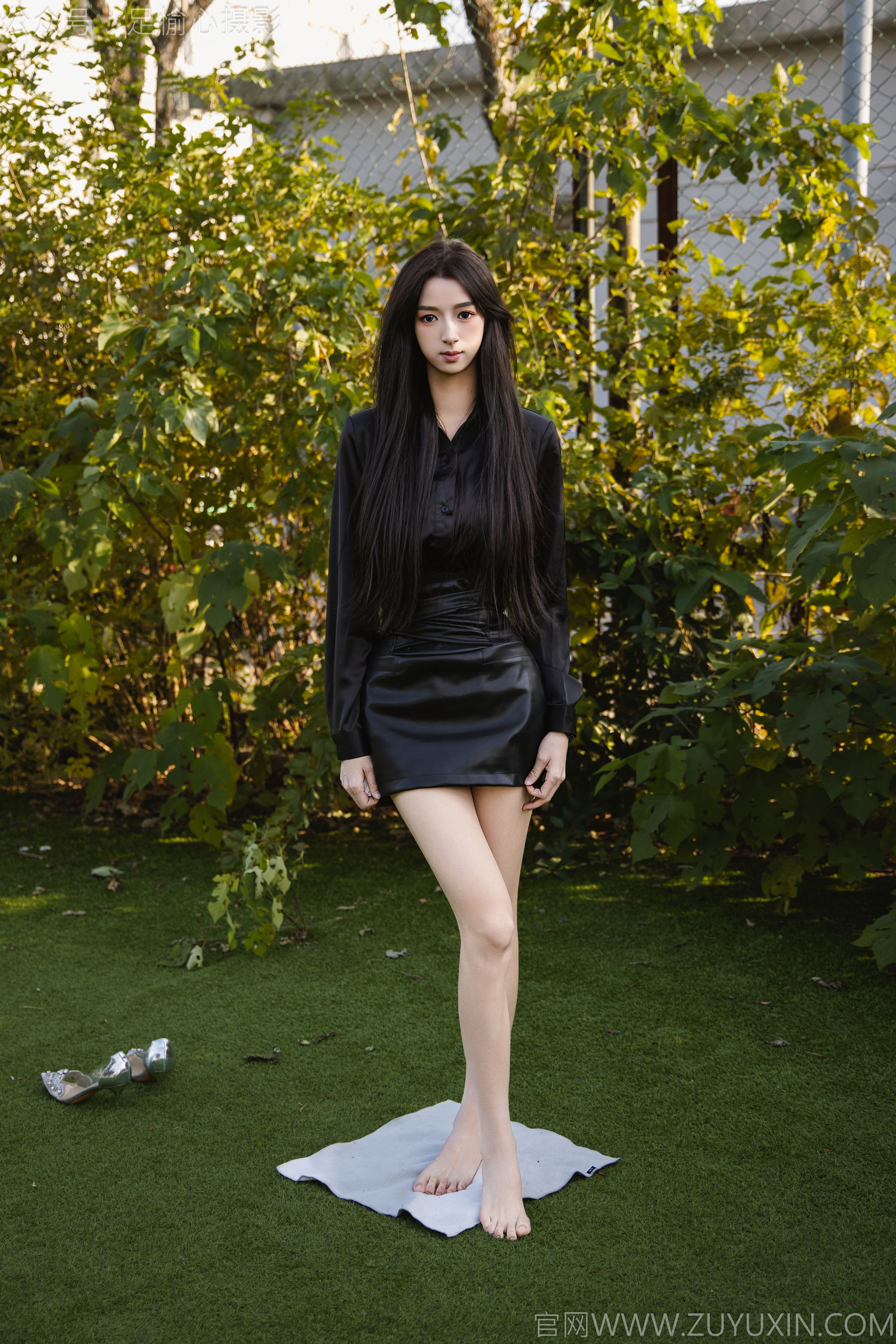 足愉心 No.020 云悦 （搭配：黑色衬衫、皮裙、高跟鞋、裸足）/(120P)