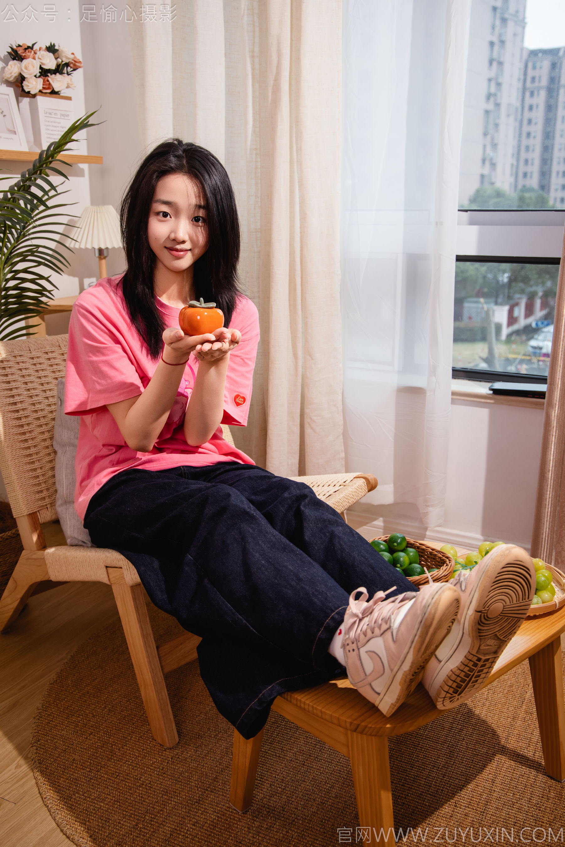 足愉心 No.018 奶芙 （搭配：粉色T恤、牛仔长裤、运动鞋、白色棉袜、裸足）/(110P)