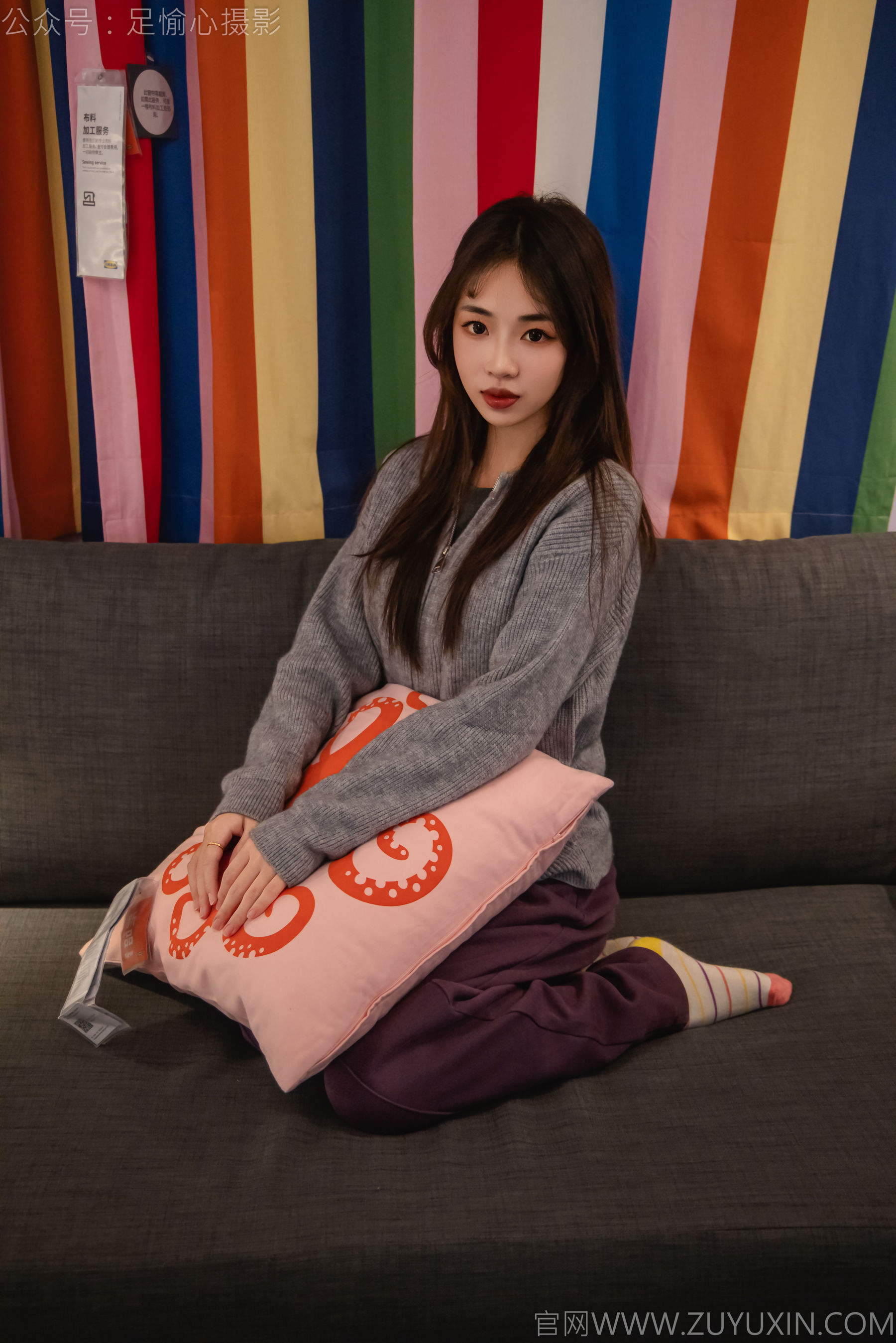 足愉心 No.016 软软 （搭配：灰色线套、紫色长裤、帆布鞋、卡通棉袜、裸足）/(110P)