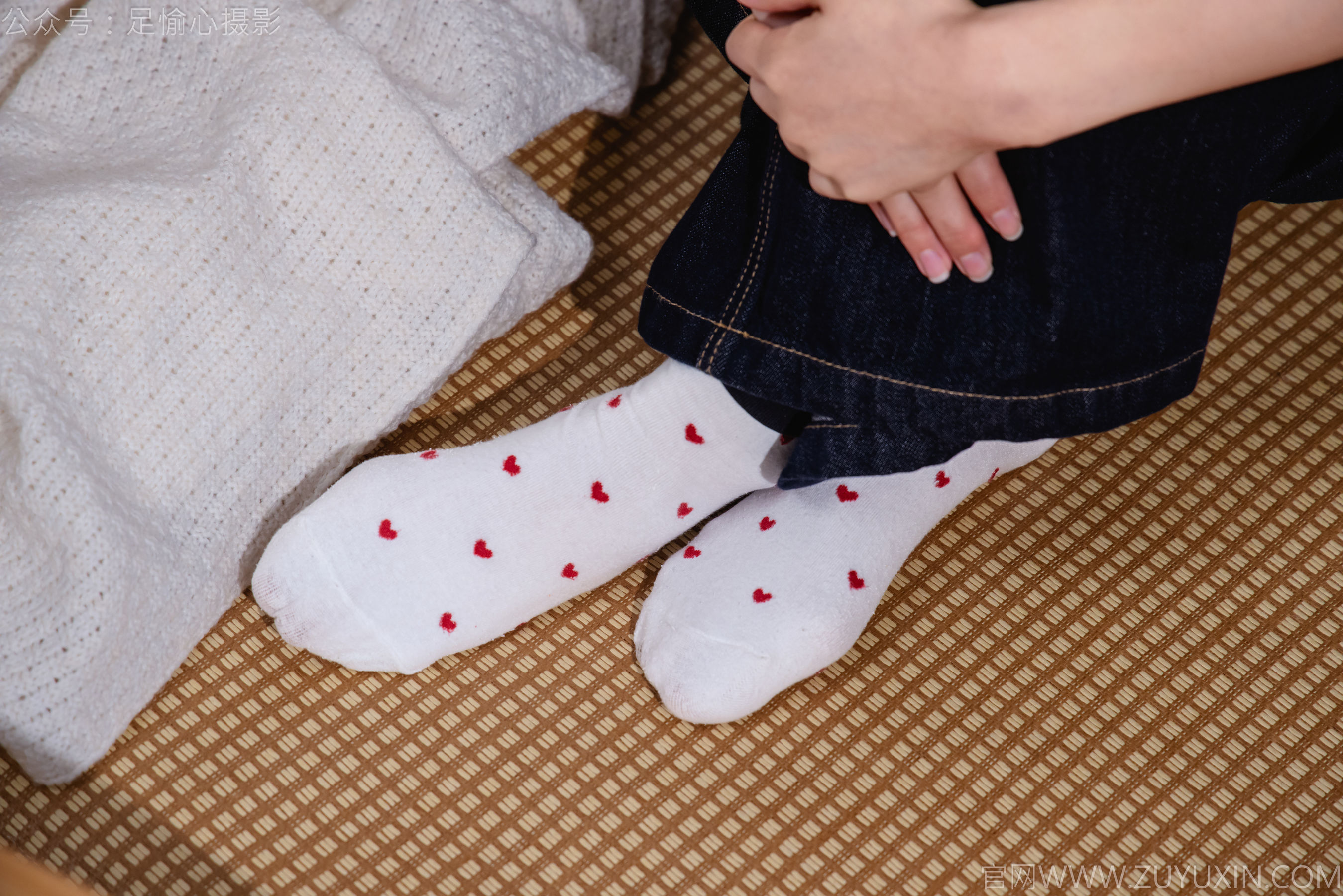 足愉心 No.018 奶芙 （搭配：粉色T恤、牛仔长裤、运动鞋、白色棉袜、裸足）/(110P)