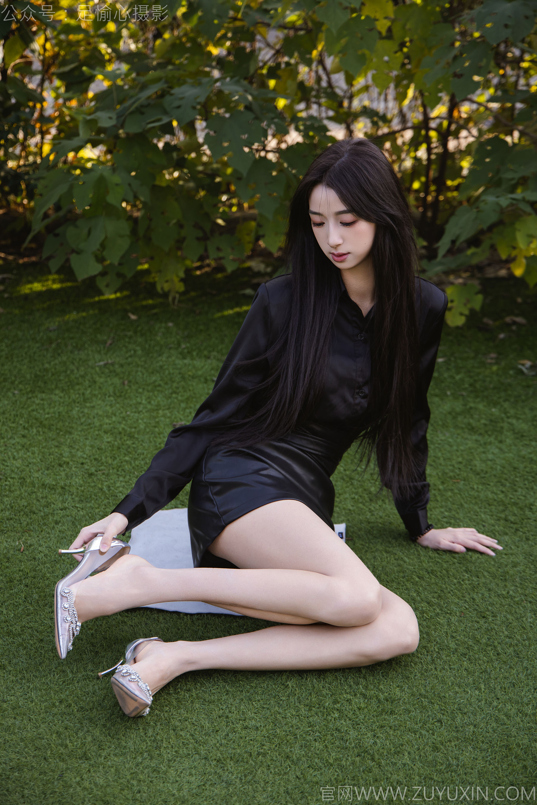 足愉心 No.020 云悦 （搭配：黑色衬衫、皮裙、高跟鞋、裸足）/(120P)