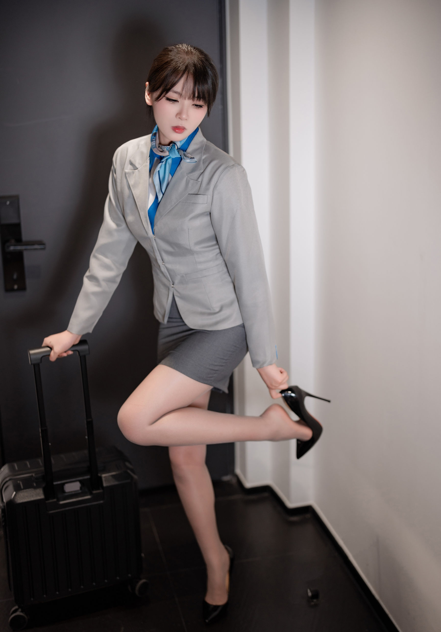 轩萧学姐 - 空姐室内灰丝/(37P)