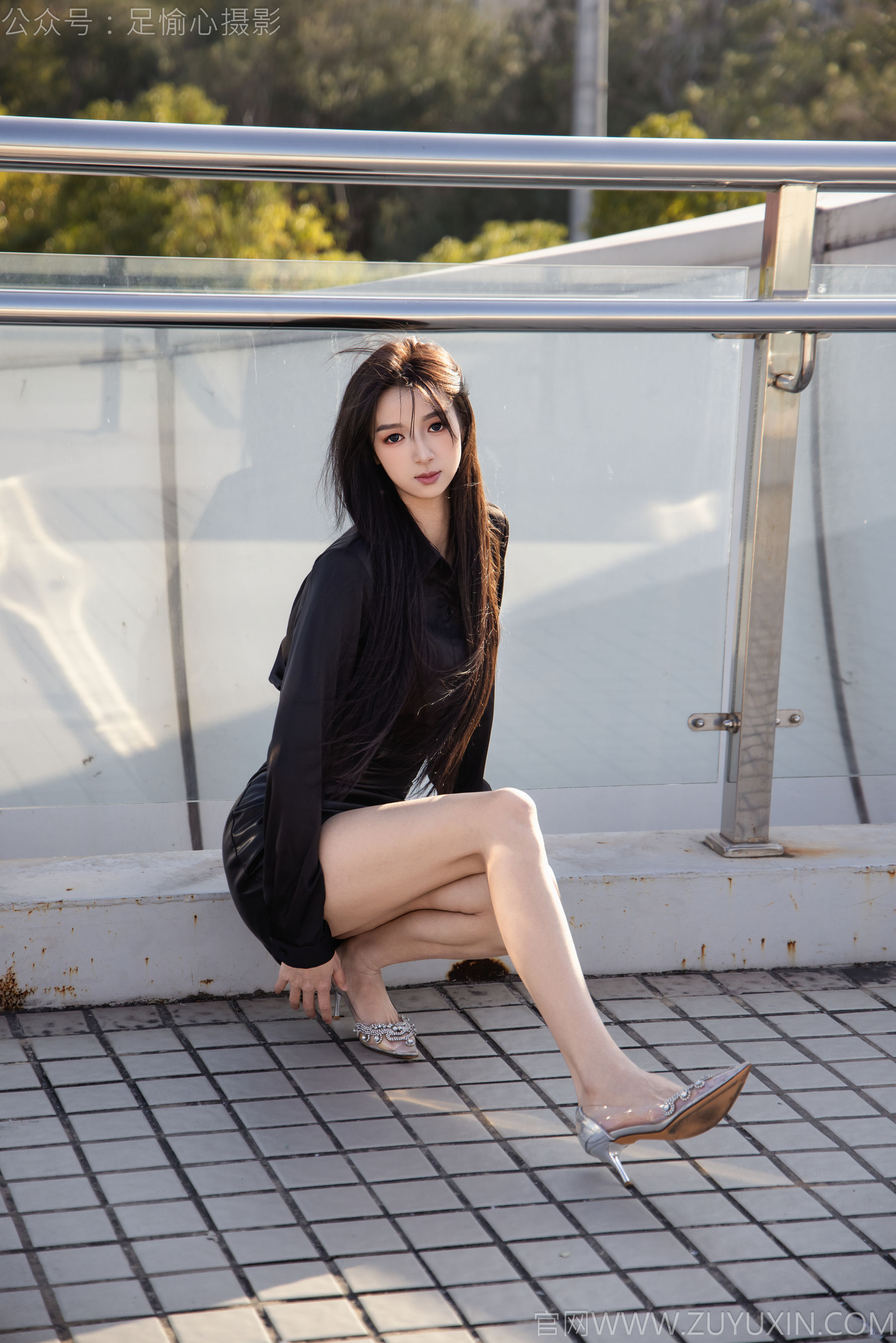 足愉心 No.020 云悦 （搭配：黑色衬衫、皮裙、高跟鞋、裸足）/(120P)