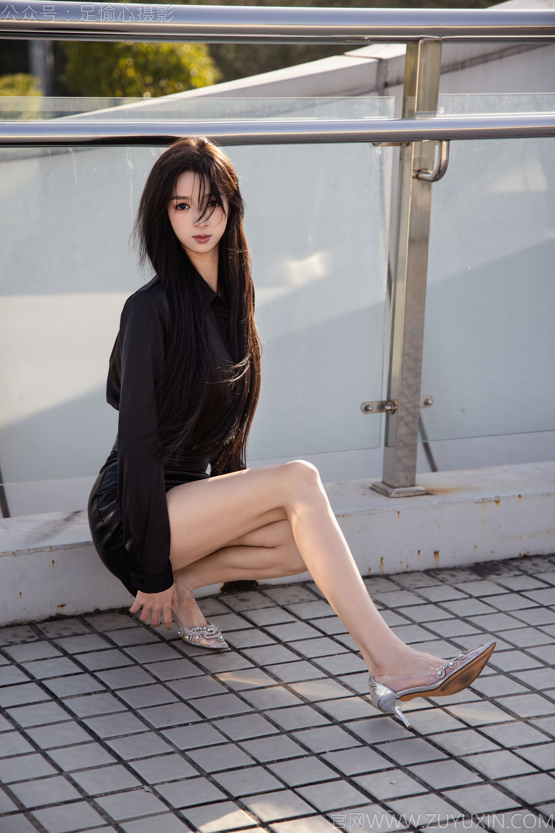 足愉心 No.020 云悦 （搭配：黑色衬衫、皮裙、高跟鞋、裸足）/(120P)