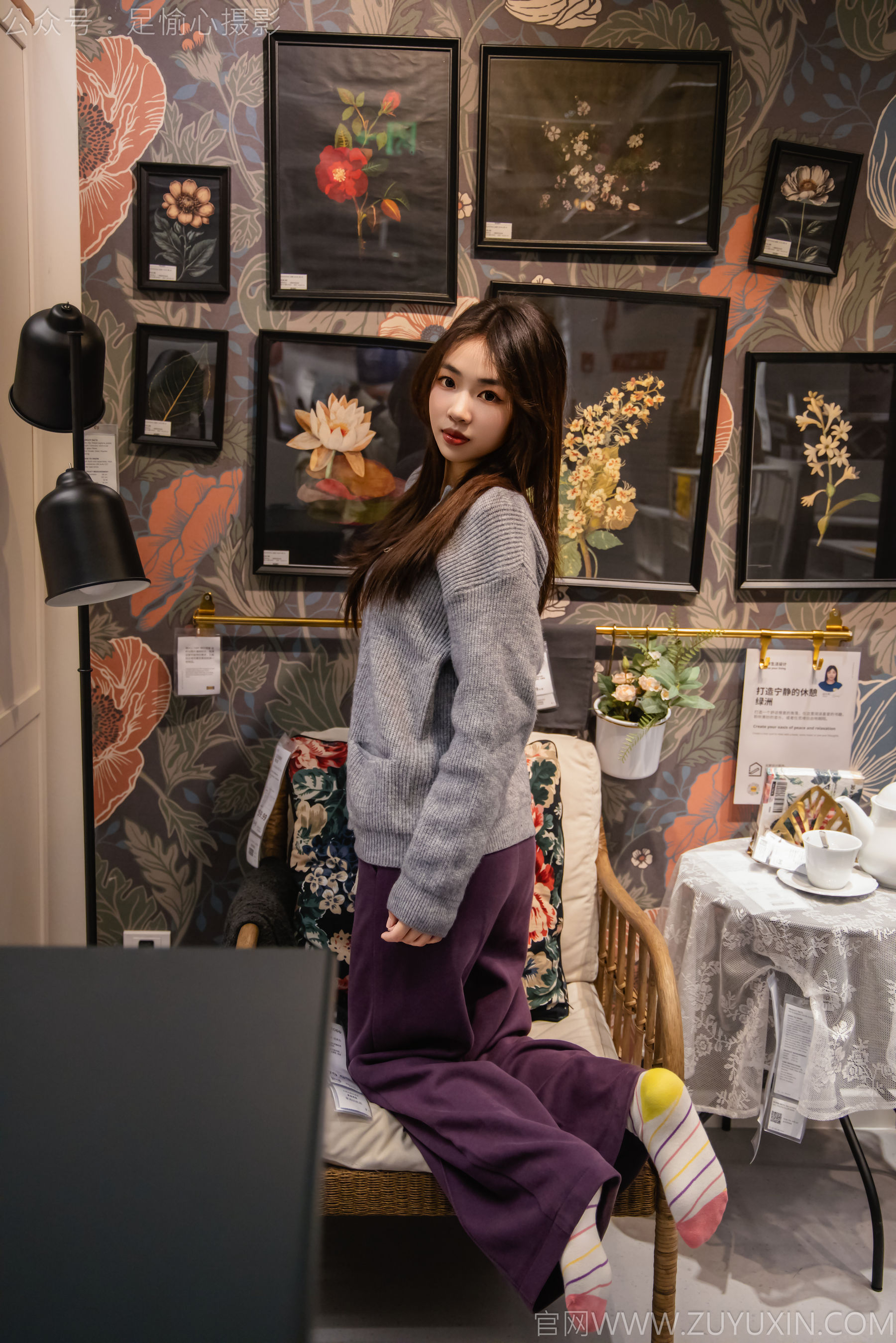 足愉心 No.016 软软 （搭配：灰色线套、紫色长裤、帆布鞋、卡通棉袜、裸足）/(110P)