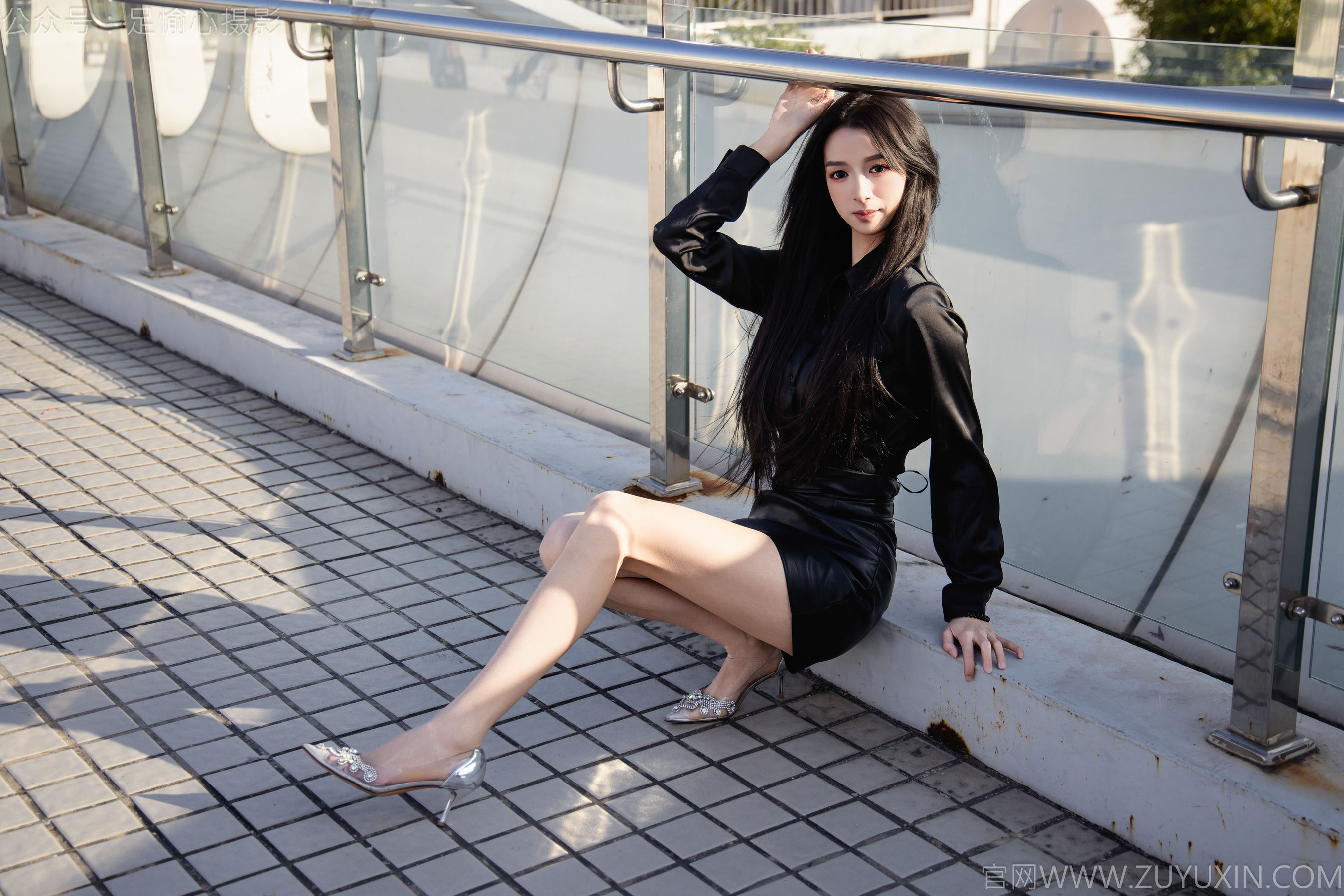 足愉心 No.020 云悦 （搭配：黑色衬衫、皮裙、高跟鞋、裸足）/(120P)