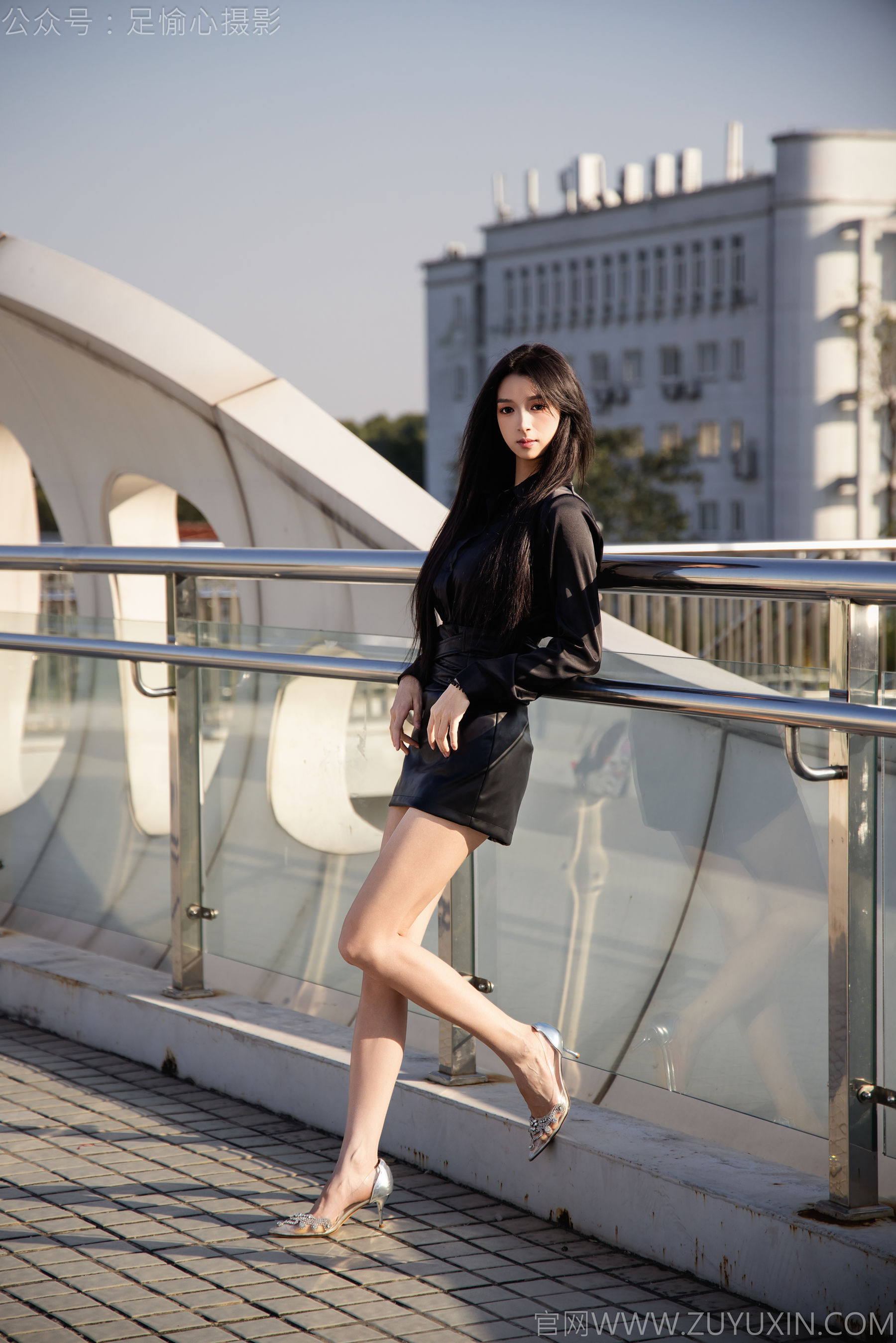 足愉心 No.020 云悦 （搭配：黑色衬衫、皮裙、高跟鞋、裸足）/(120P)