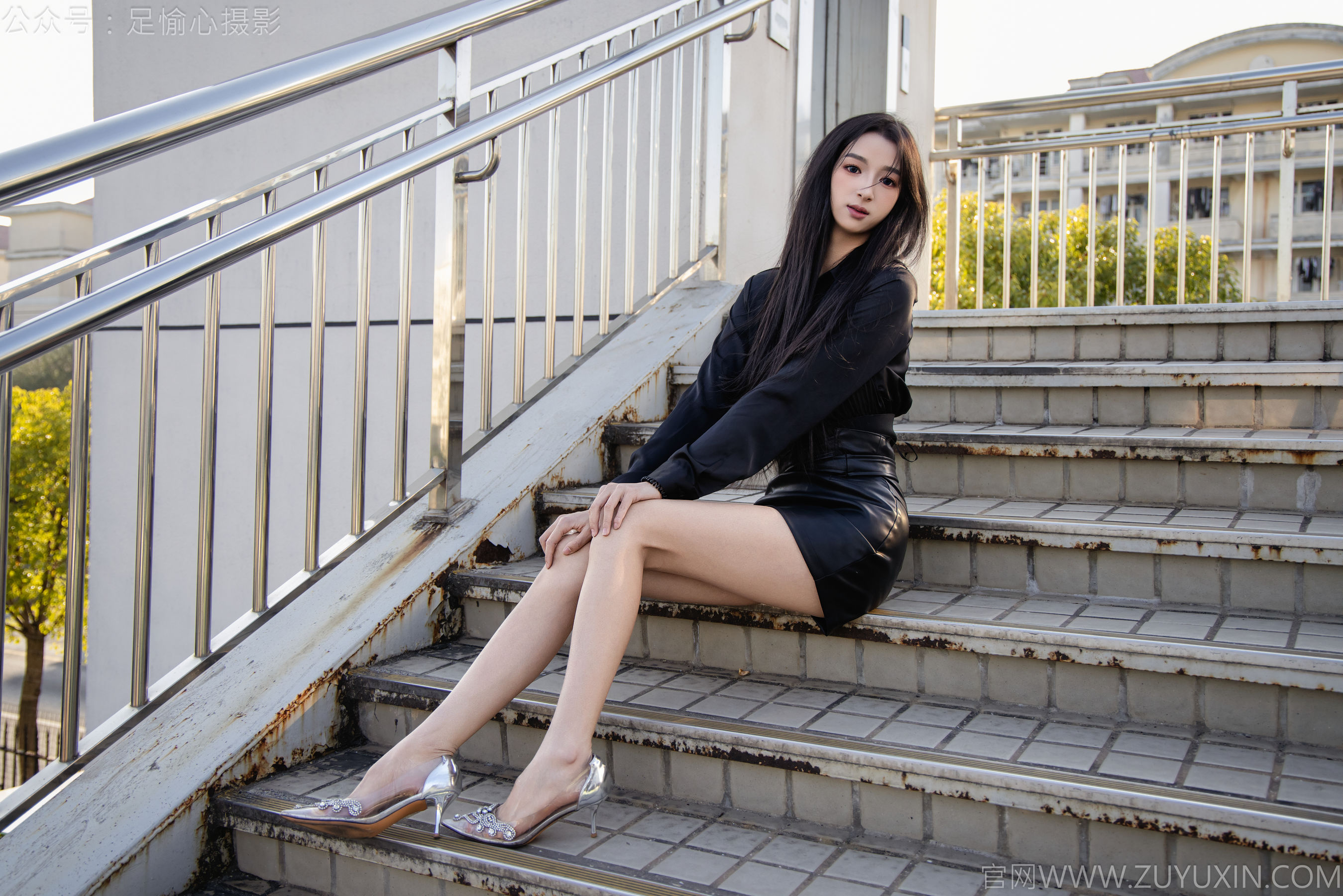 足愉心 No.020 云悦 （搭配：黑色衬衫、皮裙、高跟鞋、裸足）/(120P)