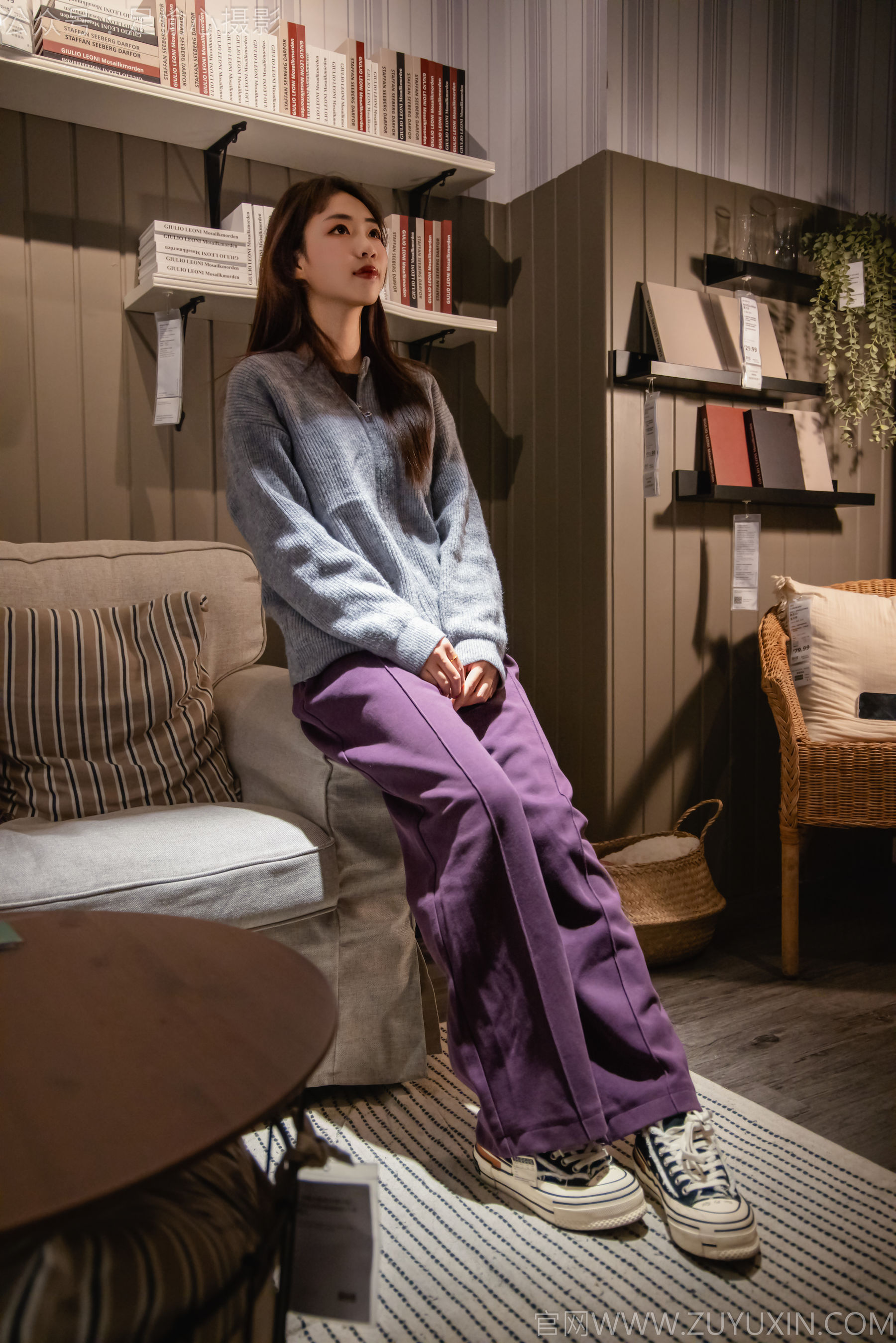 足愉心 No.016 软软 （搭配：灰色线套、紫色长裤、帆布鞋、卡通棉袜、裸足）/(110P)