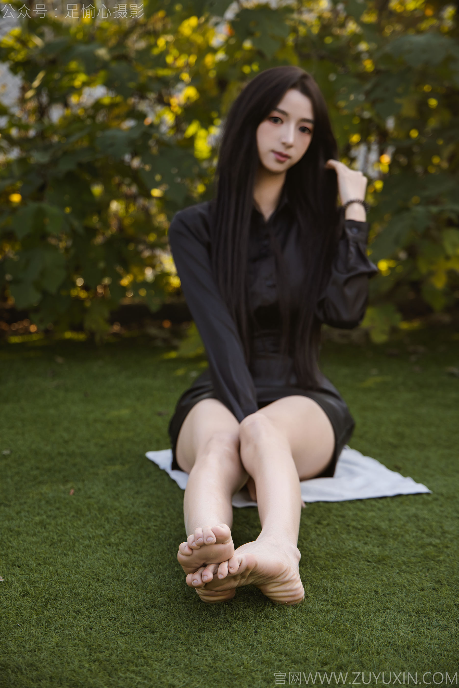 足愉心 No.020 云悦 （搭配：黑色衬衫、皮裙、高跟鞋、裸足）/(120P)