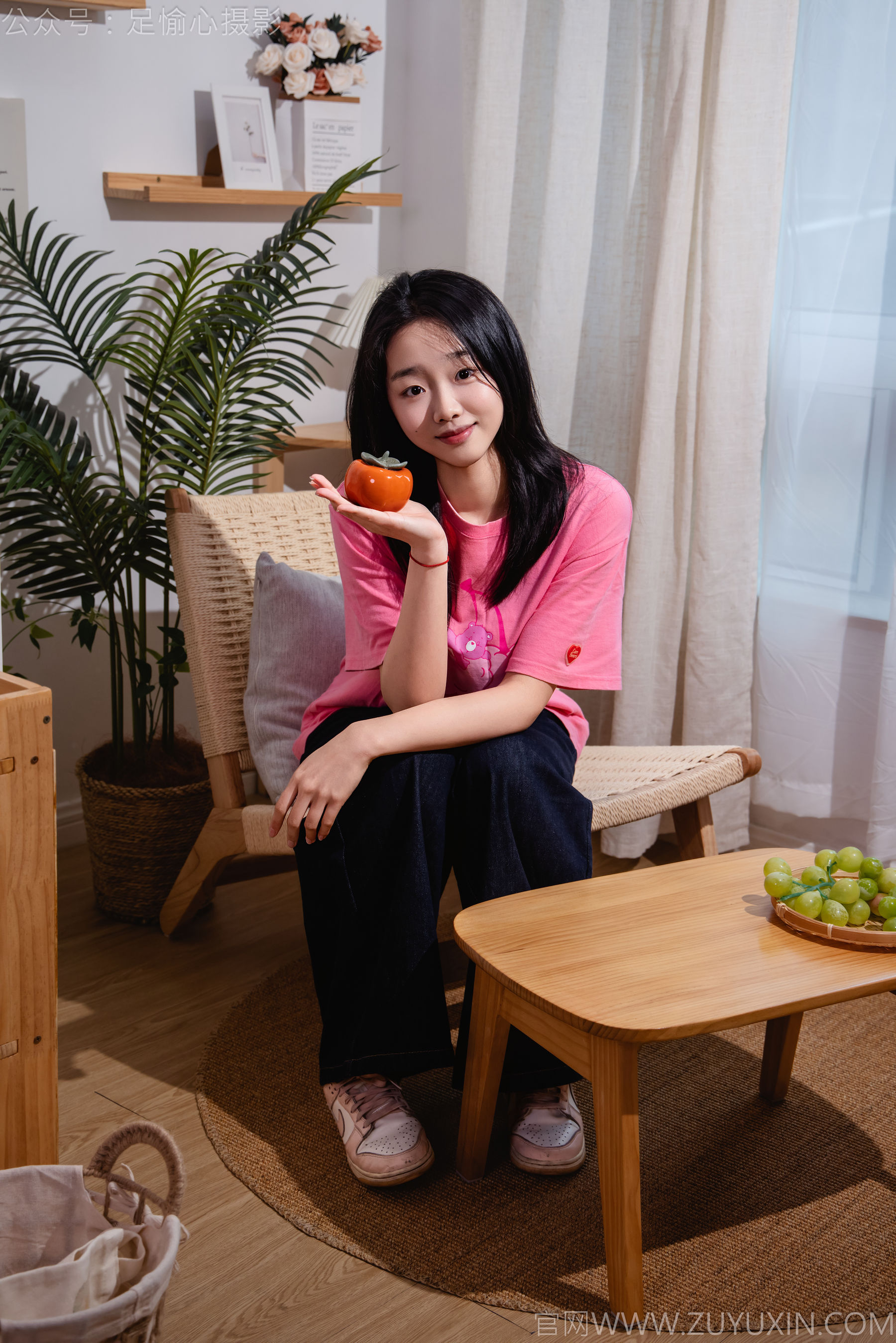 足愉心 No.018 奶芙 （搭配：粉色T恤、牛仔长裤、运动鞋、白色棉袜、裸足）/(110P)